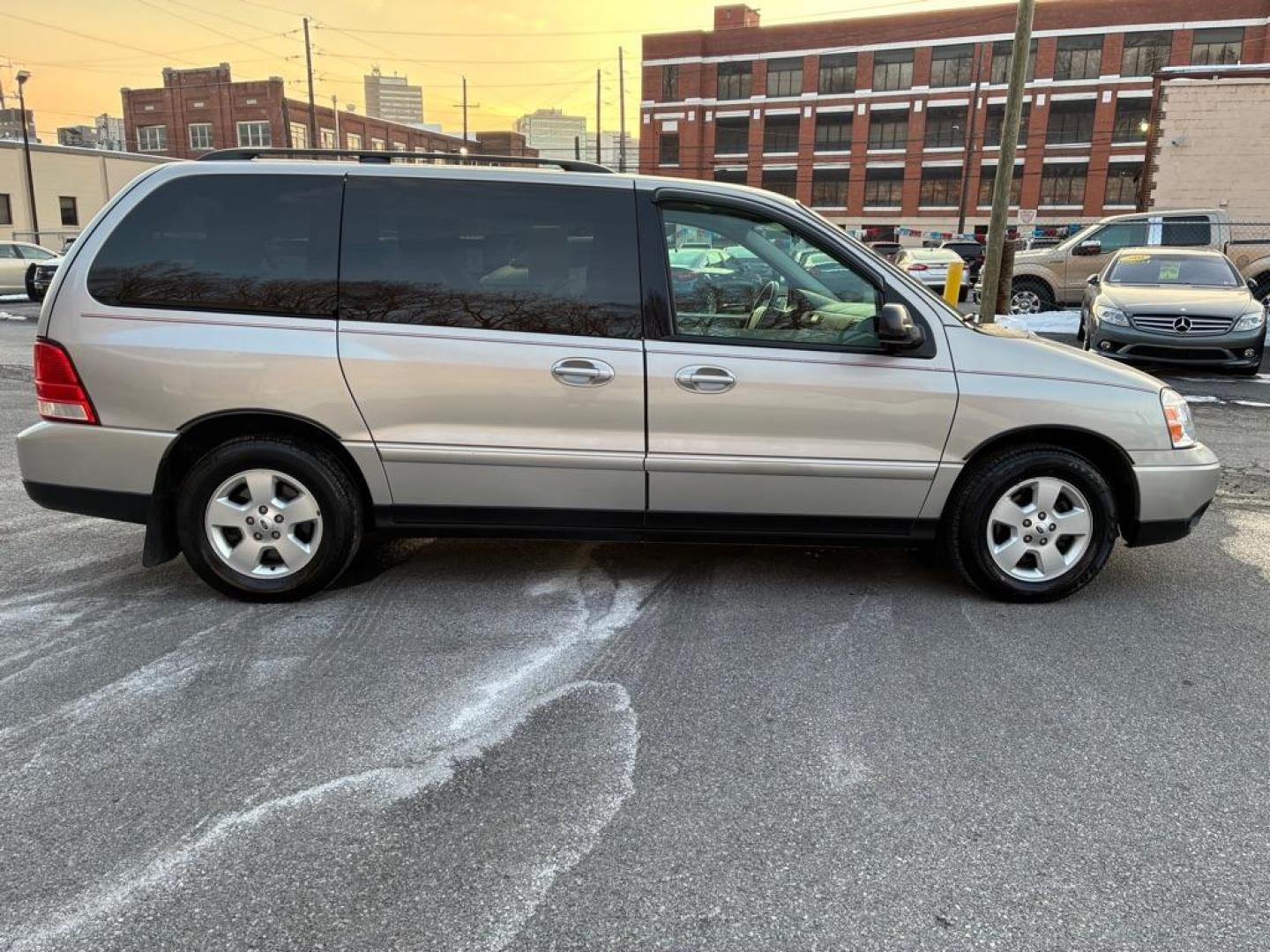 2004 SILVER FORD FREESTAR SES (2FMZA57614B) with an 3.9L engine, Automatic transmission, located at 117 North Cameron Street, Harrisburg, PA, 17101, (717) 963-8962, 40.266762, -76.875259 - WE FINANCE!!! Good Credit/ Challenged Credit/ No Credit - ALL Trade-Ins Welcomed!!! APPLY ONLINE or CALL us TODAY ;) Please call us to discuss your cash and/or financing options. - Photo#5