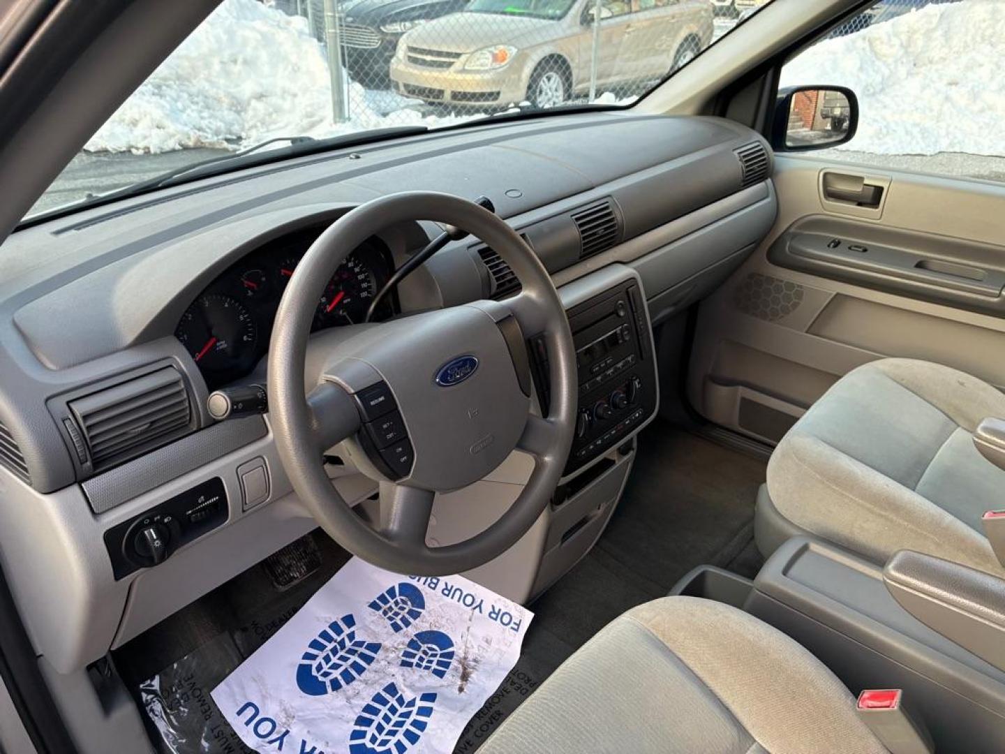 2004 SILVER FORD FREESTAR SES (2FMZA57614B) with an 3.9L engine, Automatic transmission, located at 117 North Cameron Street, Harrisburg, PA, 17101, (717) 963-8962, 40.266762, -76.875259 - WE FINANCE!!! Good Credit/ Challenged Credit/ No Credit - ALL Trade-Ins Welcomed!!! APPLY ONLINE or CALL us TODAY ;) Please call us to discuss your cash and/or financing options. - Photo#14