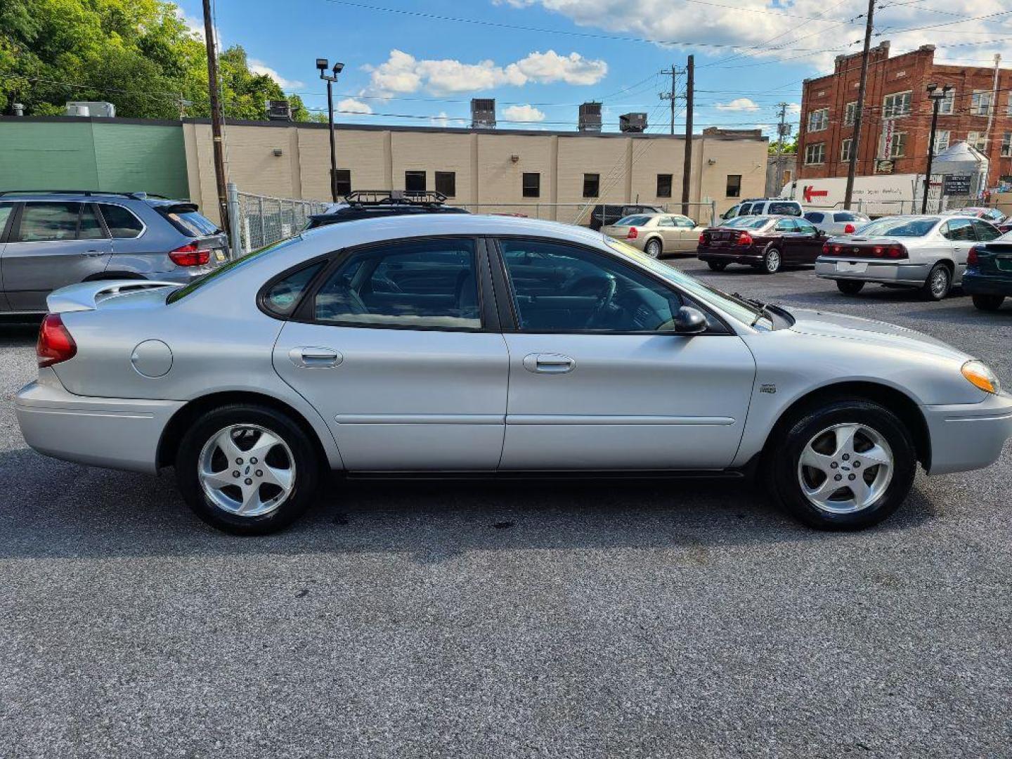 2004 SILVER FORD TAURUS SES (1FAFP55S74G) with an 3.0L engine, Automatic transmission, located at 117 North Cameron Street, Harrisburg, PA, 17101, (717) 963-8962, 40.266762, -76.875259 - WE FINANCE!!! Good Credit/ Bad Credit/ No Credit - ALL Trade-Ins Welcomed!!! ***Guaranteed Credit Approval*** APPLY ONLINE or CALL us TODAY ;) Internet Prices and Marketplace Prices are SPECIAL discounted ***CASH DEALS*** Retail Prices are higher. Please call us to discuss your cash and finan - Photo#5