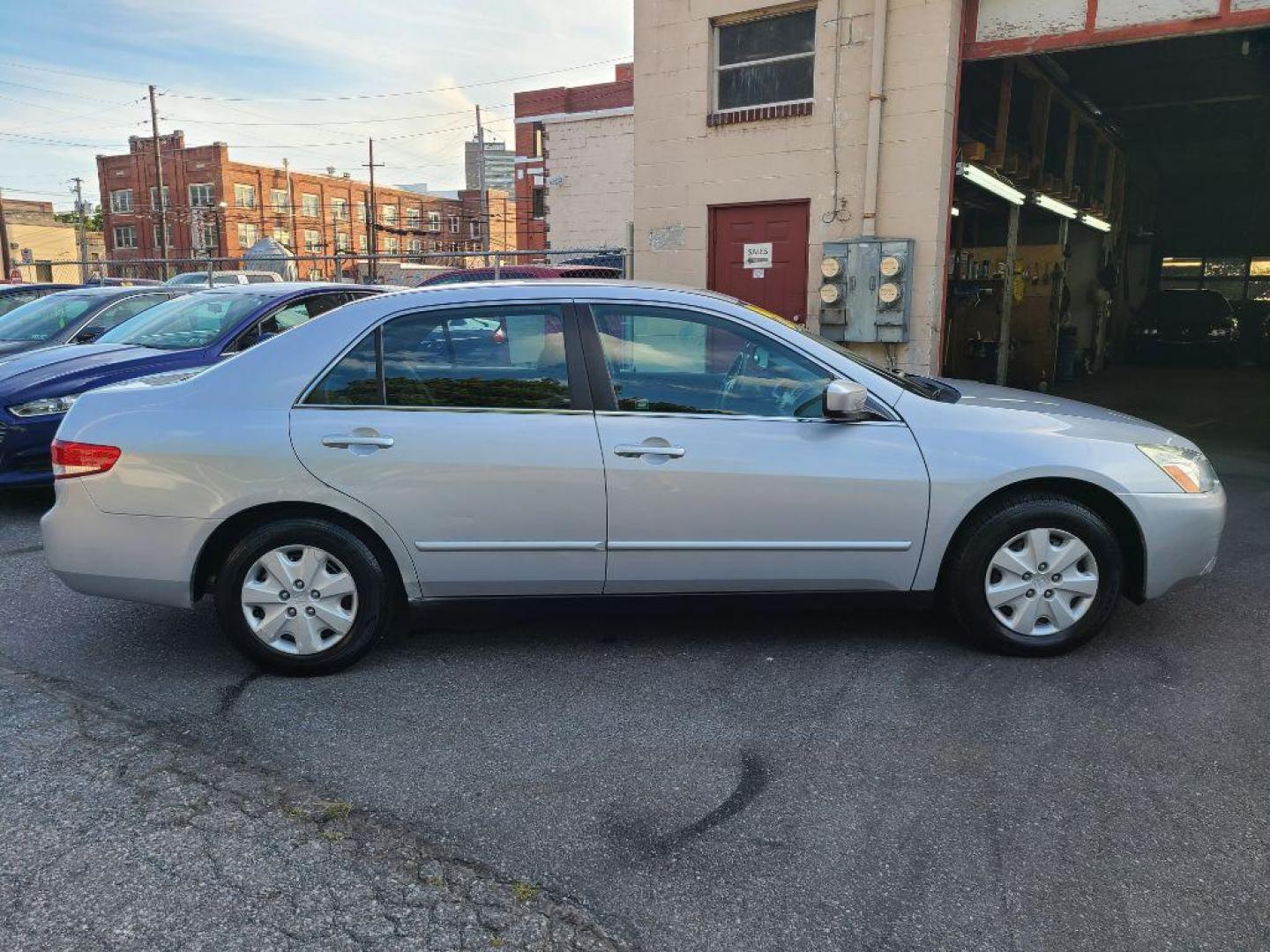 2004 SILVER HONDA ACCORD LX (1HGCM56304A) with an 2.4L engine, Automatic transmission, located at 117 North Cameron Street, Harrisburg, PA, 17101, (717) 963-8962, 40.266762, -76.875259 - WE FINANCE!!! Good Credit/ Bad Credit/ No Credit - ALL Trade-Ins Welcomed!!! ***Guaranteed Credit Approval*** APPLY ONLINE or CALL us TODAY ;) Internet Prices and Marketplace Prices are SPECIAL discounted ***CASH DEALS*** Retail Prices are higher. Please call us to discuss your cash and finan - Photo#5