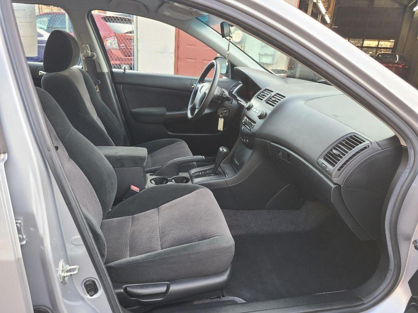 2004 SILVER HONDA ACCORD LX (1HGCM56304A) with an 2.4L engine, Automatic transmission, located at 117 North Cameron Street, Harrisburg, PA, 17101, (717) 963-8962, 40.266762, -76.875259 - WE FINANCE!!! Good Credit/ Bad Credit/ No Credit - ALL Trade-Ins Welcomed!!! ***Guaranteed Credit Approval*** APPLY ONLINE or CALL us TODAY ;) Internet Prices and Marketplace Prices are SPECIAL discounted ***CASH DEALS*** Retail Prices are higher. Please call us to discuss your cash and finan - Photo#8