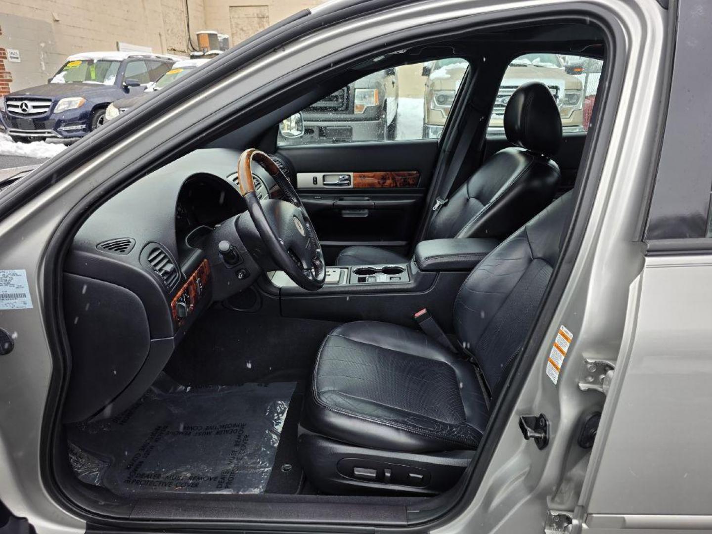 2004 SILVER LINCOLN LS SPORT (1LNHM87A04Y) with an 3.9L engine, Automatic transmission, located at 117 North Cameron Street, Harrisburg, PA, 17101, (717) 963-8962, 40.266762, -76.875259 - WE FINANCE!!! Good Credit/ Challenged Credit/ No Credit - ALL Trade-Ins Welcomed!!! APPLY ONLINE or CALL us TODAY ;) Please call us to discuss your cash and/or financing options. - Photo#8