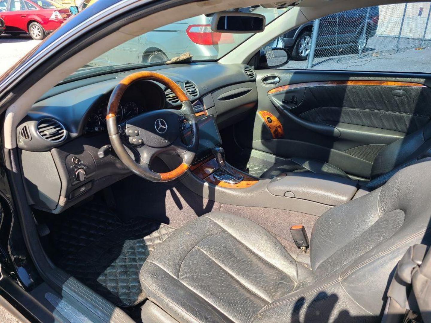 2004 BLACK MERCEDES-BENZ CLK 500 (WDBTJ75JX4F) with an 5.0L engine, Automatic transmission, located at 117 North Cameron Street, Harrisburg, PA, 17101, (717) 963-8962, 40.266762, -76.875259 - WE FINANCE!!! Good Credit/ Bad Credit/ No Credit - ALL Trade-Ins Welcomed!!! ***Guaranteed Credit Approval*** APPLY ONLINE or CALL us TODAY ;) Internet Prices and Marketplace Prices are SPECIAL discounted ***CASH DEALS*** Retail Prices are higher. Please call us to discuss your cash and finan - Photo#11