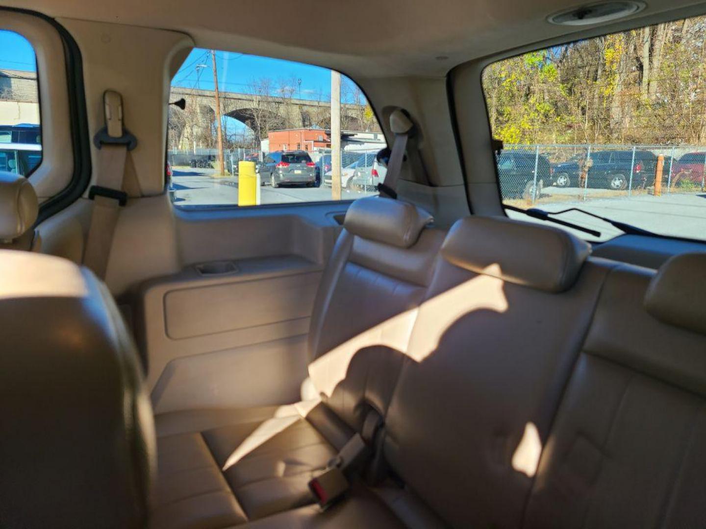 2004 GOLD MERCURY MONTEREY CONVENIENCE (2MRDA20294B) with an 4.2L engine, Automatic transmission, located at 117 North Cameron Street, Harrisburg, PA, 17101, (717) 963-8962, 40.266762, -76.875259 - WE FINANCE!!! Good Credit/ Bad Credit/ No Credit - ALL Trade-Ins Welcomed!!! ***Guaranteed Credit Approval*** APPLY ONLINE or CALL us TODAY ;) Internet Prices and Marketplace Prices are SPECIAL discounted ***CASH DEALS*** Retail Prices are higher. Please call us to discuss your cash and finan - Photo#14