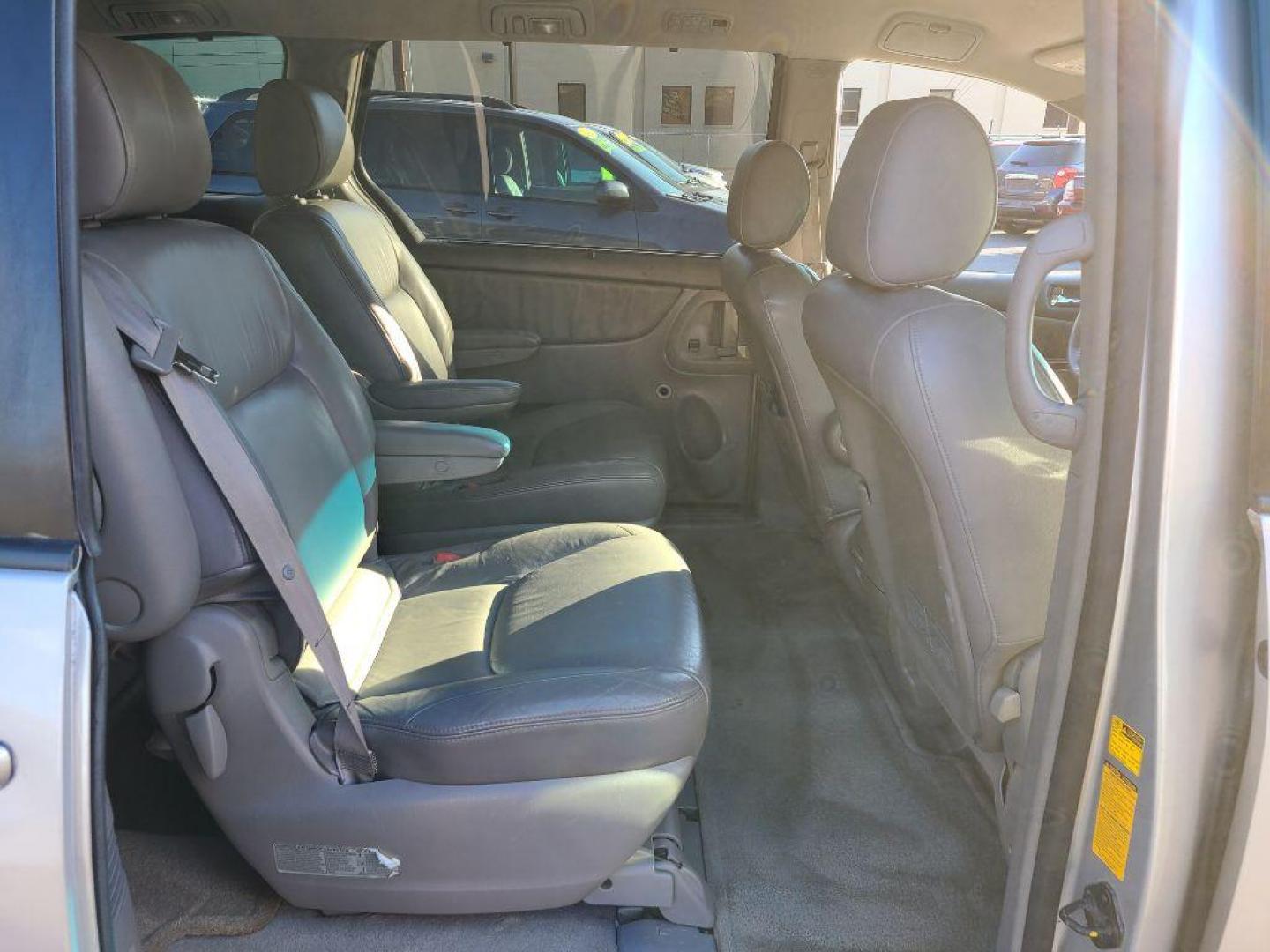 2004 SILVER TOYOTA SIENNA XLE (5TDBA22C54S) with an 3.3L engine, Automatic transmission, located at 117 North Cameron Street, Harrisburg, PA, 17101, (717) 963-8962, 40.266762, -76.875259 - WE FINANCE!!! Good Credit/ Bad Credit/ No Credit - ALL Trade-Ins Welcomed!!! ***Guaranteed Credit Approval*** APPLY ONLINE or CALL us TODAY ;) Internet Prices and Marketplace Prices are SPECIAL discounted ***CASH DEALS*** Retail Prices are higher. Please call us to discuss your cash and finan - Photo#11
