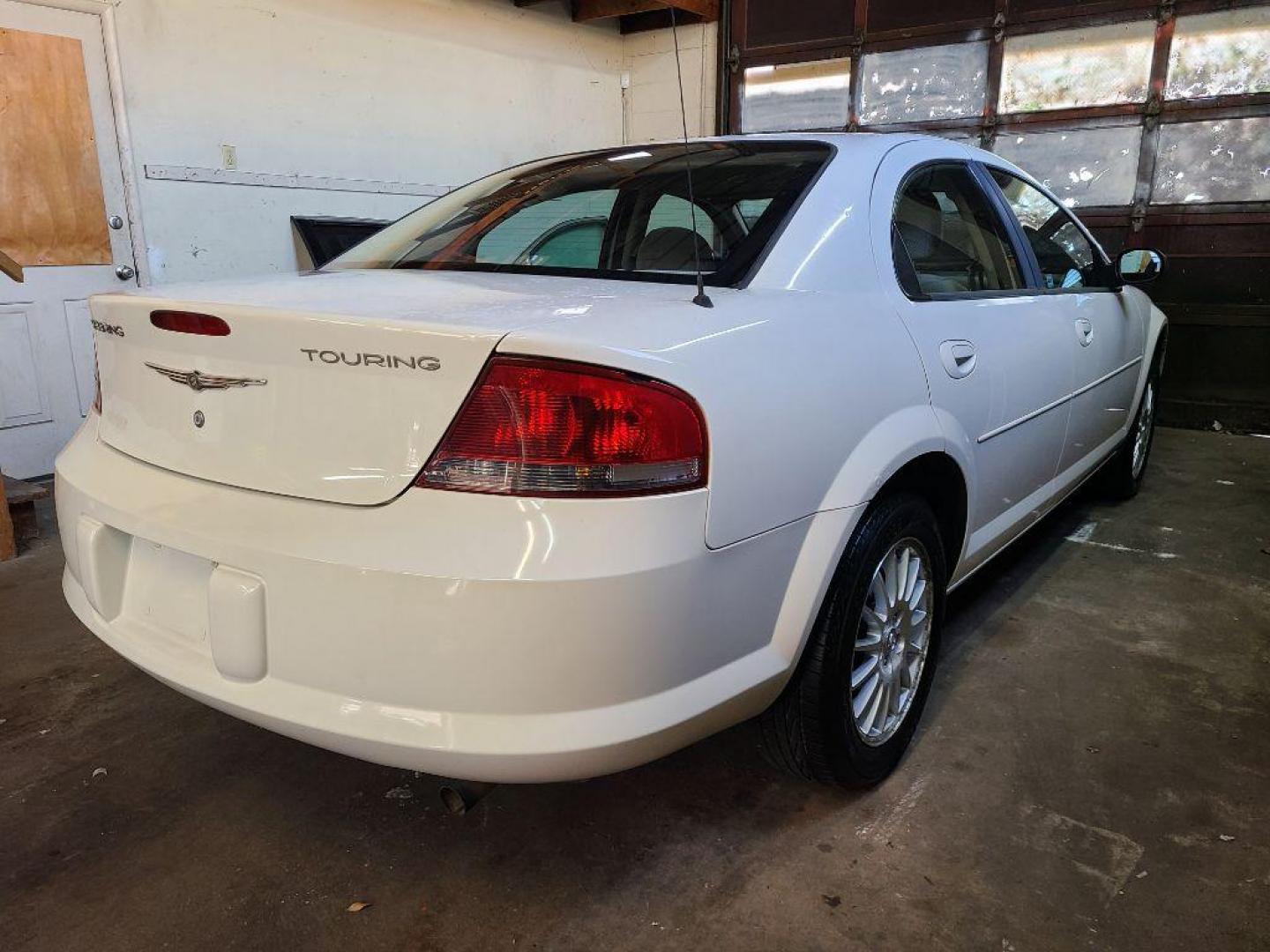 2005 WHITE CHRYSLER SEBRING TOURING (1C3EL56R05N) with an 2.7L engine, Automatic transmission, located at 117 North Cameron Street, Harrisburg, PA, 17101, (717) 963-8962, 40.266762, -76.875259 - WE FINANCE!!! Good Credit/ Bad Credit/ No Credit - ALL Trade-Ins Welcomed!!! ***Guaranteed Credit Approval*** APPLY ONLINE or CALL us TODAY ;) Internet Prices and Marketplace Prices are SPECIAL discounted ***CASH DEALS*** Retail Prices are higher. Please call us to discuss your cash and finan - Photo#4