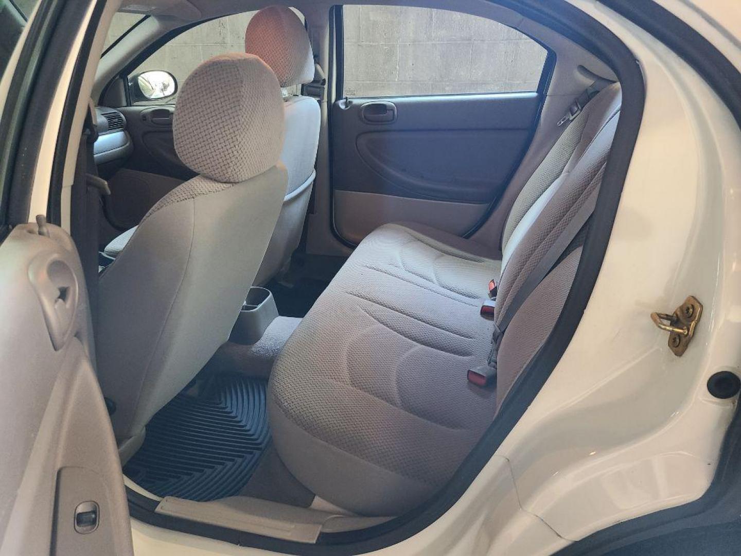 2005 WHITE CHRYSLER SEBRING TOURING (1C3EL56R05N) with an 2.7L engine, Automatic transmission, located at 117 North Cameron Street, Harrisburg, PA, 17101, (717) 963-8962, 40.266762, -76.875259 - WE FINANCE!!! Good Credit/ Bad Credit/ No Credit - ALL Trade-Ins Welcomed!!! ***Guaranteed Credit Approval*** APPLY ONLINE or CALL us TODAY ;) Internet Prices and Marketplace Prices are SPECIAL discounted ***CASH DEALS*** Retail Prices are higher. Please call us to discuss your cash and finan - Photo#5