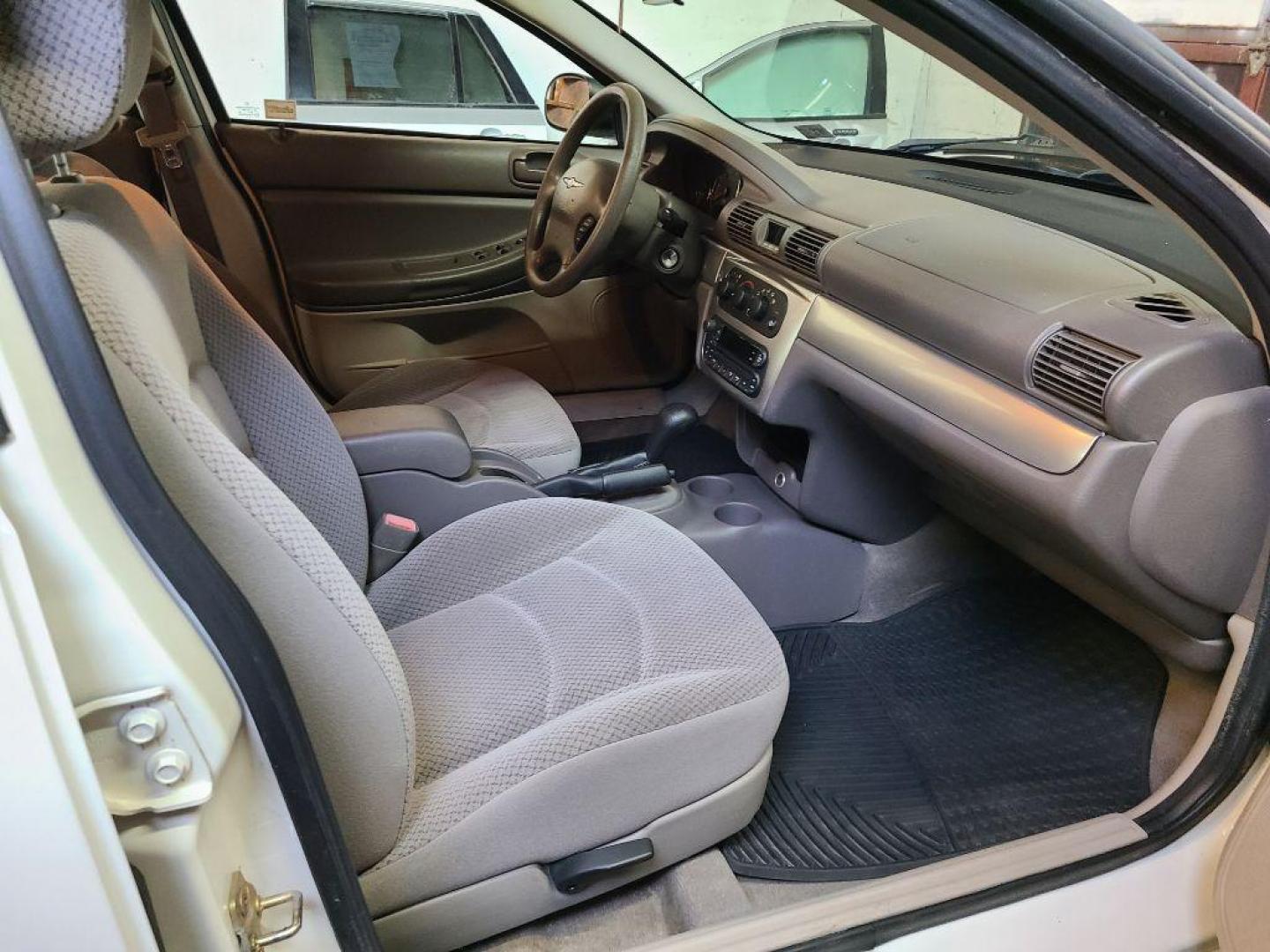 2005 WHITE CHRYSLER SEBRING TOURING (1C3EL56R05N) with an 2.7L engine, Automatic transmission, located at 117 North Cameron Street, Harrisburg, PA, 17101, (717) 963-8962, 40.266762, -76.875259 - WE FINANCE!!! Good Credit/ Bad Credit/ No Credit - ALL Trade-Ins Welcomed!!! ***Guaranteed Credit Approval*** APPLY ONLINE or CALL us TODAY ;) Internet Prices and Marketplace Prices are SPECIAL discounted ***CASH DEALS*** Retail Prices are higher. Please call us to discuss your cash and finan - Photo#6