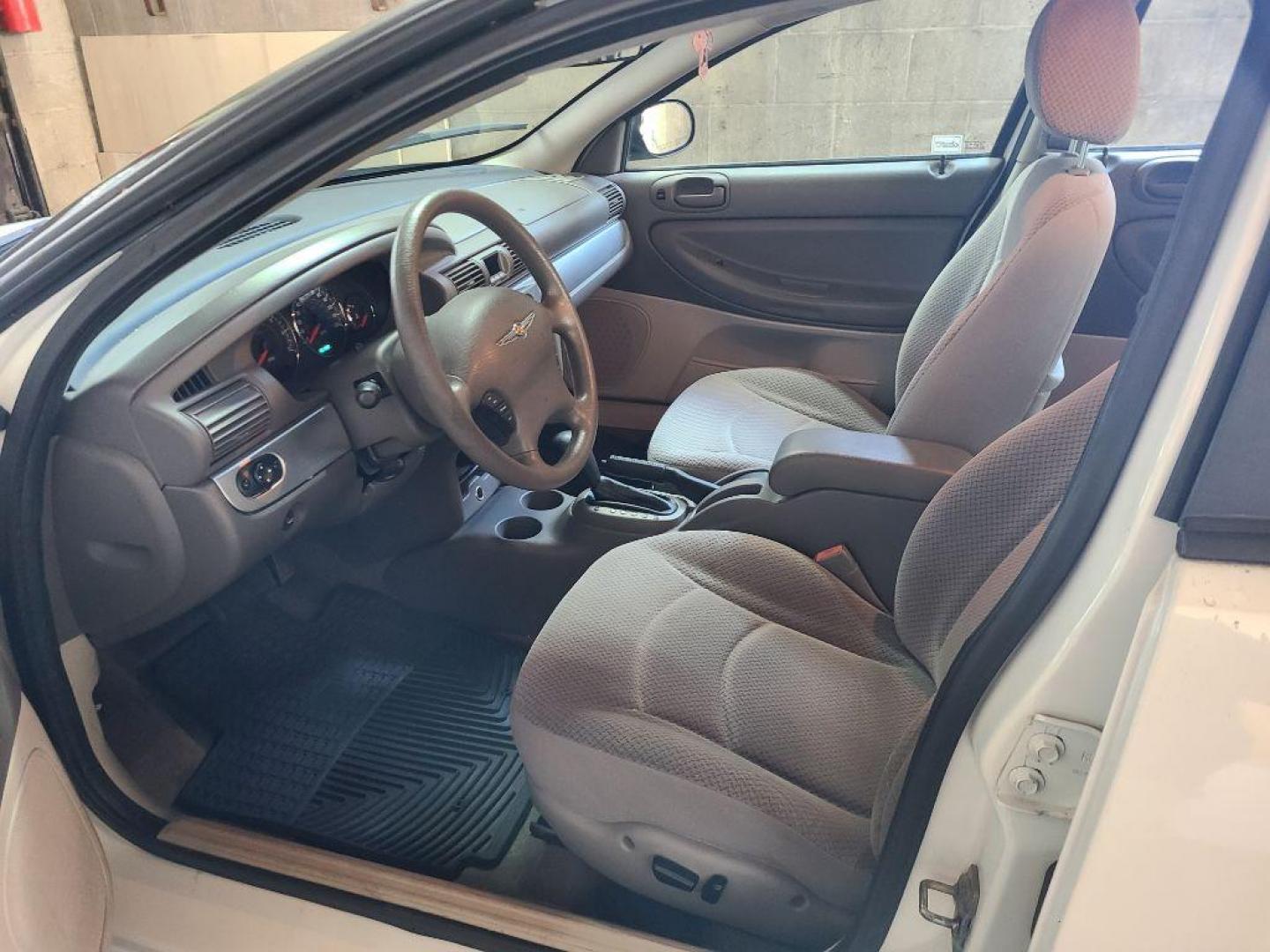 2005 WHITE CHRYSLER SEBRING TOURING (1C3EL56R05N) with an 2.7L engine, Automatic transmission, located at 117 North Cameron Street, Harrisburg, PA, 17101, (717) 963-8962, 40.266762, -76.875259 - WE FINANCE!!! Good Credit/ Bad Credit/ No Credit - ALL Trade-Ins Welcomed!!! ***Guaranteed Credit Approval*** APPLY ONLINE or CALL us TODAY ;) Internet Prices and Marketplace Prices are SPECIAL discounted ***CASH DEALS*** Retail Prices are higher. Please call us to discuss your cash and finan - Photo#7