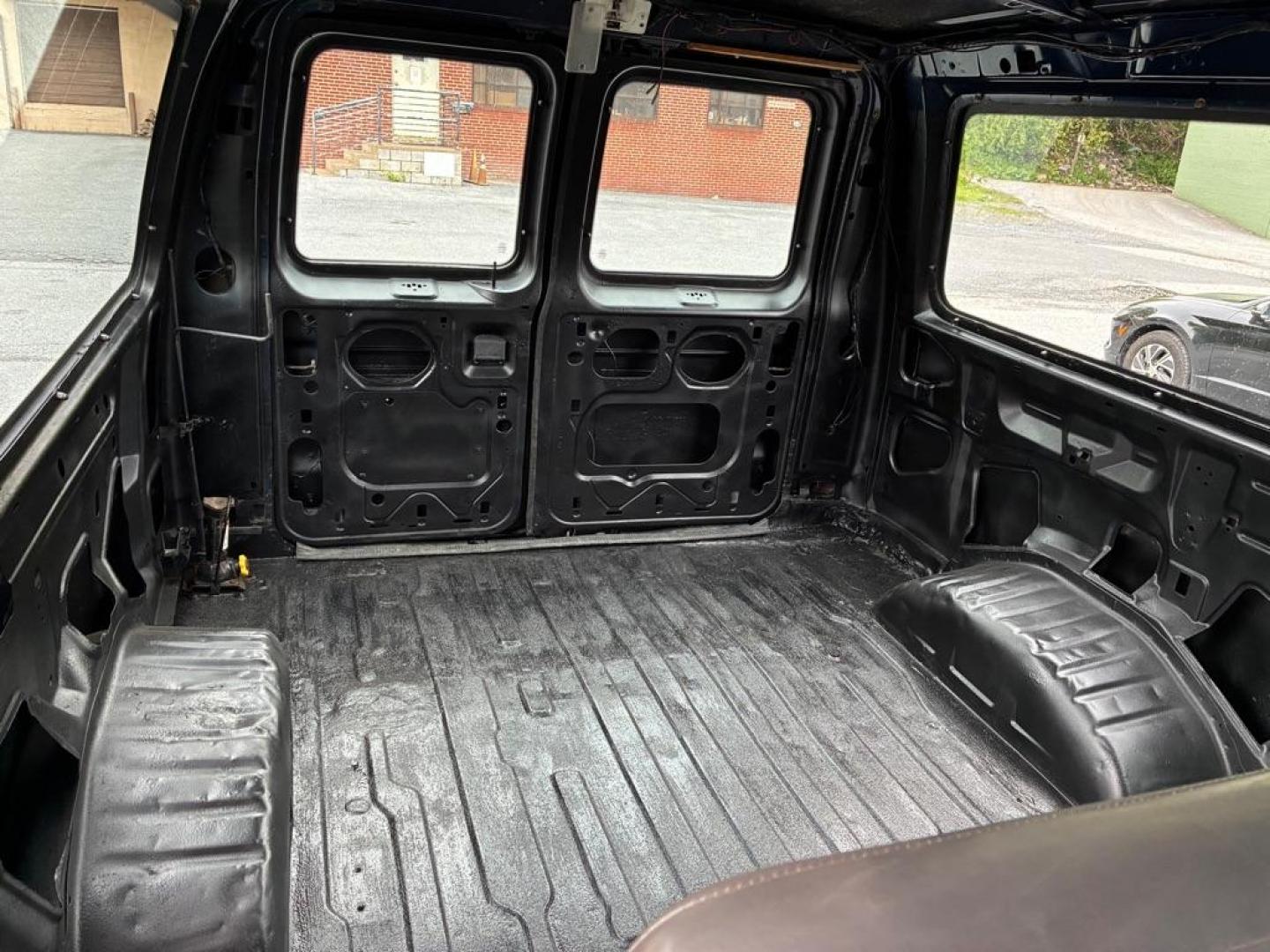 2005 BLUE FORD ECONOLINE E350 SUPER DUTY VAN (1FTSE34P85H) with an 6.0L engine, Automatic transmission, located at 117 North Cameron Street, Harrisburg, PA, 17101, (717) 963-8962, 40.266762, -76.875259 - WE FINANCE!!! MOST vehicles are available for financing. Good Credit/ Challenged Credit/ No Credit - ALL Trade-Ins Welcomed!!! APPLY ONLINE or CALL us TODAY Please call us to discuss your cash and/or financing options. Thanks for checking our inventory! We're here to help. - Photo#9