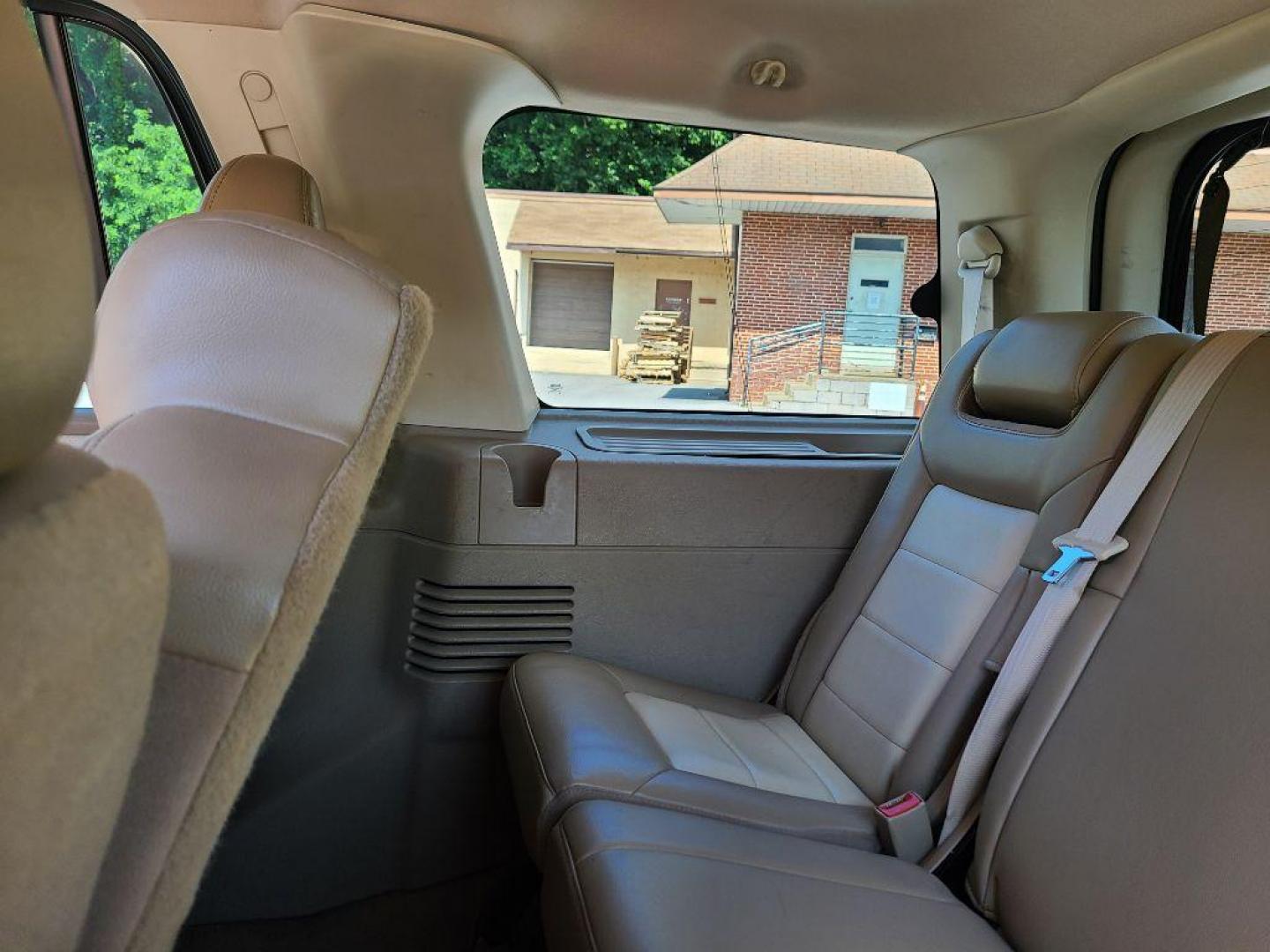 2005 BLACK FORD EXPEDITION EDDIE BAUER (1FMFU18545L) with an 5.4L engine, Automatic transmission, located at 117 North Cameron Street, Harrisburg, PA, 17101, (717) 963-8962, 40.266762, -76.875259 - WE FINANCE!!! Good Credit/ Bad Credit/ No Credit - ALL Trade-Ins Welcomed!!! ***Guaranteed Credit Approval*** APPLY ONLINE or CALL us TODAY ;) Internet Prices and Marketplace Prices are SPECIAL discounted ***CASH DEALS*** Retail Prices are higher. Please call us to discuss your cash and finan - Photo#13