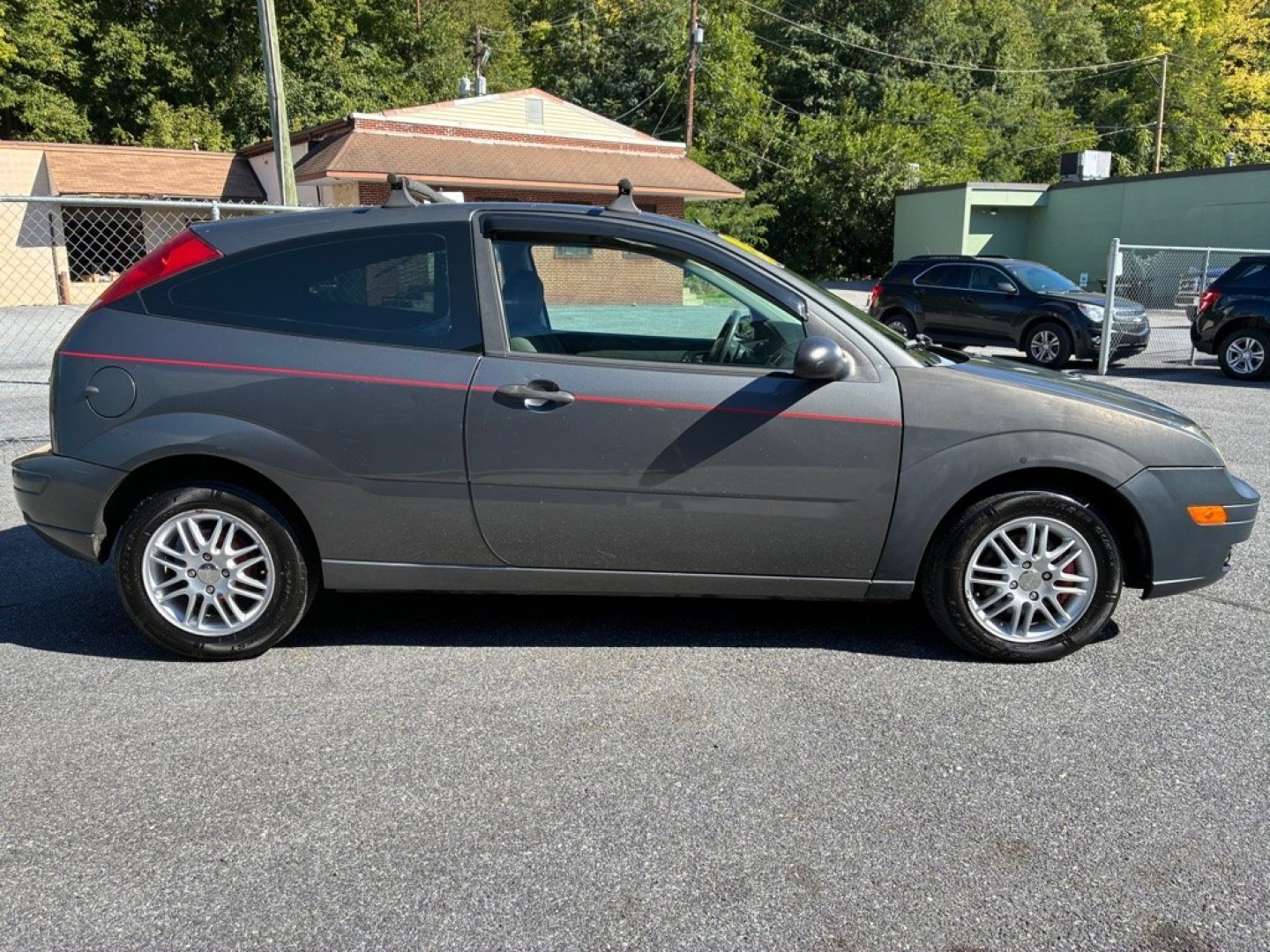 2005 GRAY FORD FOCUS ZX3 (3FAFP31N45R) with an 2.0L engine, Automatic transmission, located at 117 North Cameron Street, Harrisburg, PA, 17101, (717) 963-8962, 40.266762, -76.875259 - WE FINANCE!!! MOST vehicles are available for financing. Good Credit/ Challenged Credit/ No Credit - ALL Trade-Ins Welcomed!!! APPLY ONLINE or CALL us TODAY Please call us to discuss your cash and/or financing options. Thanks for checking our inventory! We're here to help.- Photo#5