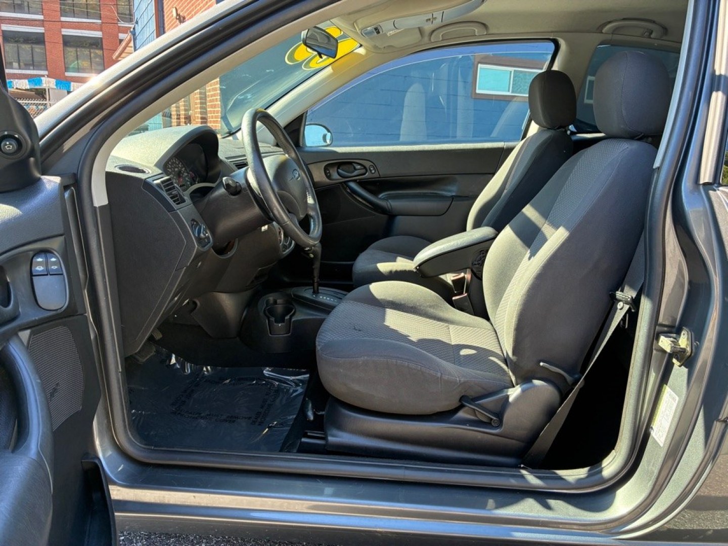 2005 GRAY FORD FOCUS ZX3 (3FAFP31N45R) with an 2.0L engine, Automatic transmission, located at 117 North Cameron Street, Harrisburg, PA, 17101, (717) 963-8962, 40.266762, -76.875259 - WE FINANCE!!! MOST vehicles are available for financing. Good Credit/ Challenged Credit/ No Credit - ALL Trade-Ins Welcomed!!! APPLY ONLINE or CALL us TODAY Please call us to discuss your cash and/or financing options. Thanks for checking our inventory! We're here to help.- Photo#11