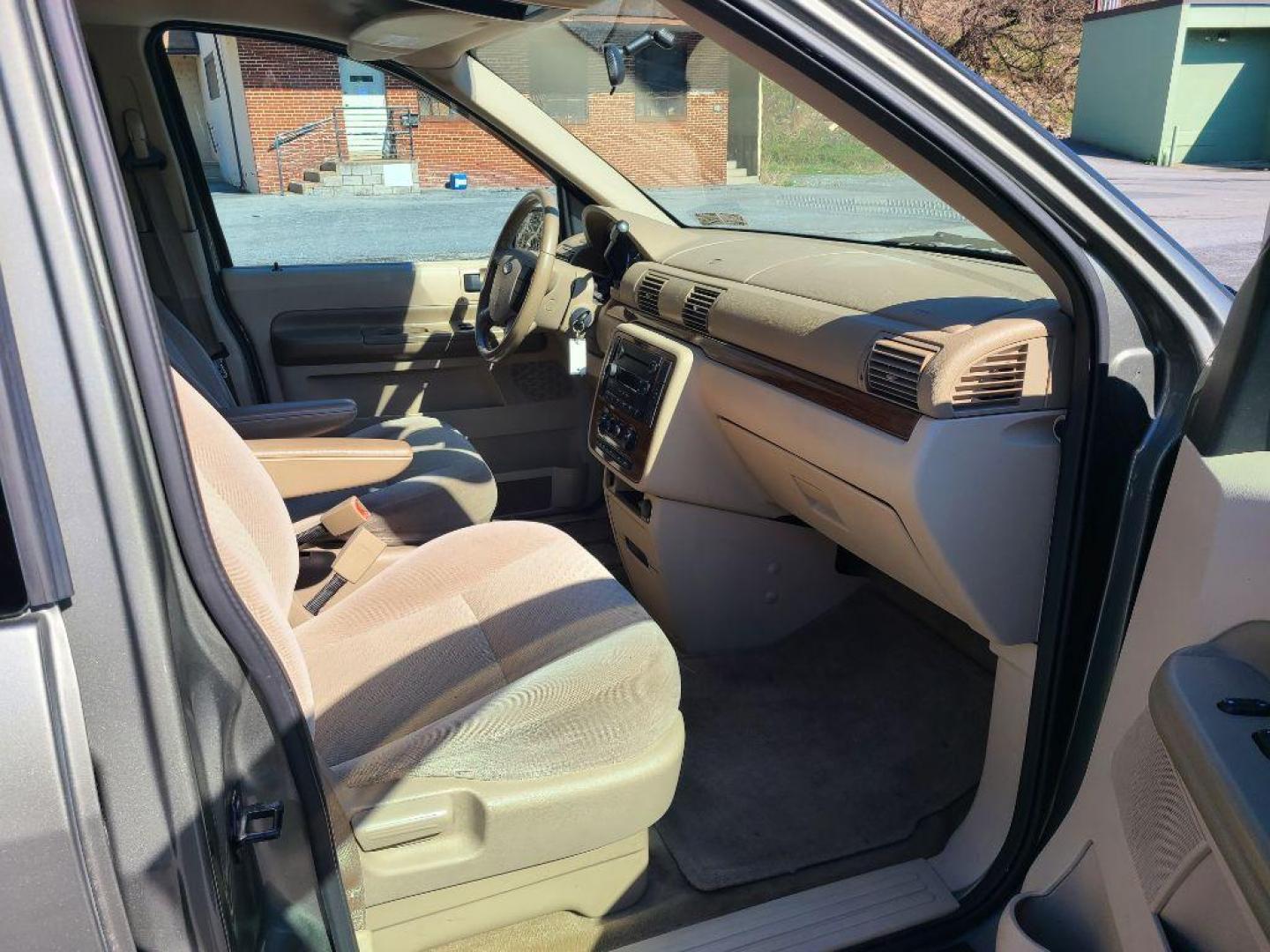 2005 GREEN FORD FREESTAR SEL (2FMZA52295B) with an 4.2L engine, Automatic transmission, located at 117 North Cameron Street, Harrisburg, PA, 17101, (717) 963-8962, 40.266762, -76.875259 - WE FINANCE!!! Good Credit/ Bad Credit/ No Credit - ALL Trade-Ins Welcomed!!! ***Guaranteed Credit Approval*** APPLY ONLINE or CALL us TODAY ;) Internet Prices and Marketplace Prices are SPECIAL discounted ***CASH DEALS*** Retail Prices are higher. Please call us to discuss your cash and finan - Photo#11