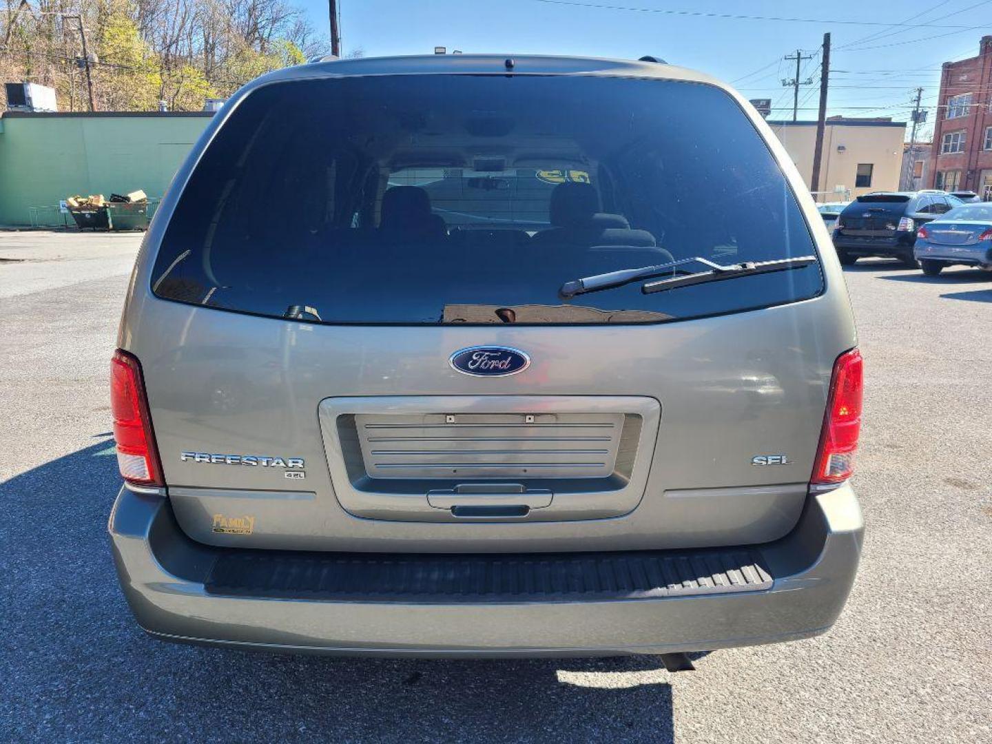 2005 GREEN FORD FREESTAR SEL (2FMZA52295B) with an 4.2L engine, Automatic transmission, located at 117 North Cameron Street, Harrisburg, PA, 17101, (717) 963-8962, 40.266762, -76.875259 - WE FINANCE!!! Good Credit/ Bad Credit/ No Credit - ALL Trade-Ins Welcomed!!! ***Guaranteed Credit Approval*** APPLY ONLINE or CALL us TODAY ;) Internet Prices and Marketplace Prices are SPECIAL discounted ***CASH DEALS*** Retail Prices are higher. Please call us to discuss your cash and finan - Photo#2