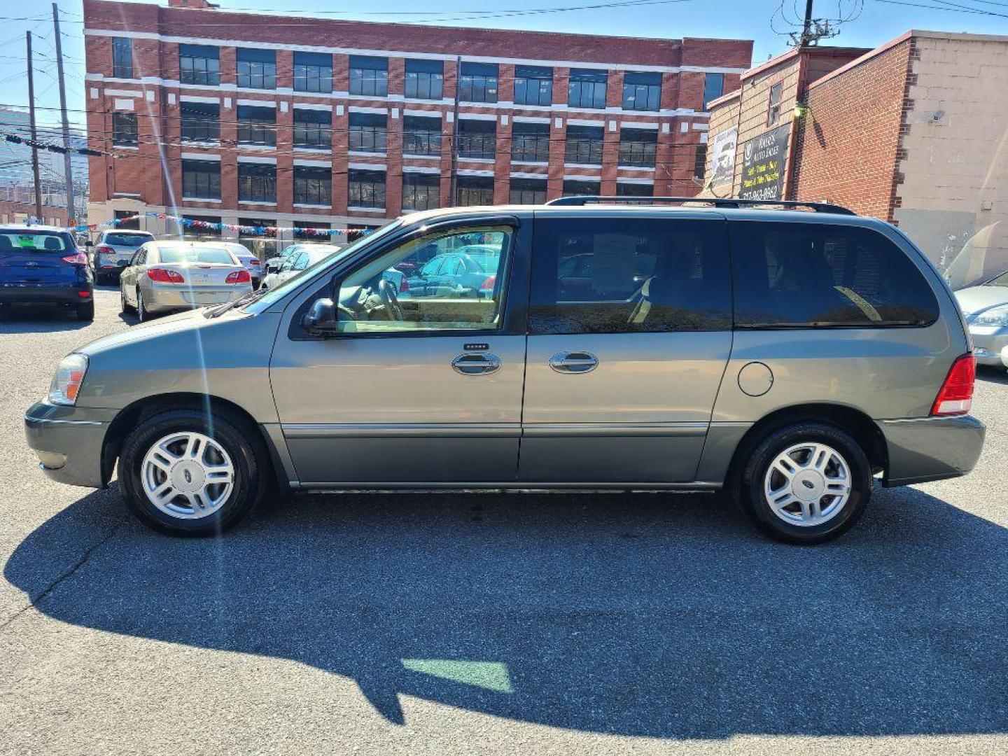 2005 GREEN FORD FREESTAR SEL (2FMZA52295B) with an 4.2L engine, Automatic transmission, located at 117 North Cameron Street, Harrisburg, PA, 17101, (717) 963-8962, 40.266762, -76.875259 - WE FINANCE!!! Good Credit/ Bad Credit/ No Credit - ALL Trade-Ins Welcomed!!! ***Guaranteed Credit Approval*** APPLY ONLINE or CALL us TODAY ;) Internet Prices and Marketplace Prices are SPECIAL discounted ***CASH DEALS*** Retail Prices are higher. Please call us to discuss your cash and finan - Photo#5
