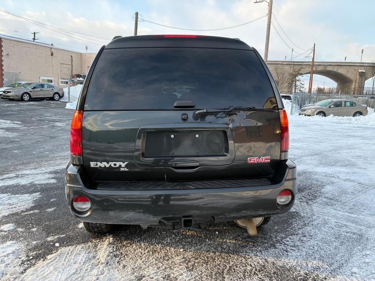 2005 BLACK GMC ENVOY XL SLE (1GKET16S056) with an 4.2L engine, Automatic transmission, located at 117 North Cameron Street, Harrisburg, PA, 17101, (717) 963-8962, 40.266762, -76.875259 - WE FINANCE!!! Good Credit/ Challenged Credit/ No Credit - ALL Trade-Ins Welcomed!!! APPLY ONLINE or CALL us TODAY ;) Please call us to discuss your cash and/or financing options. - Photo#3
