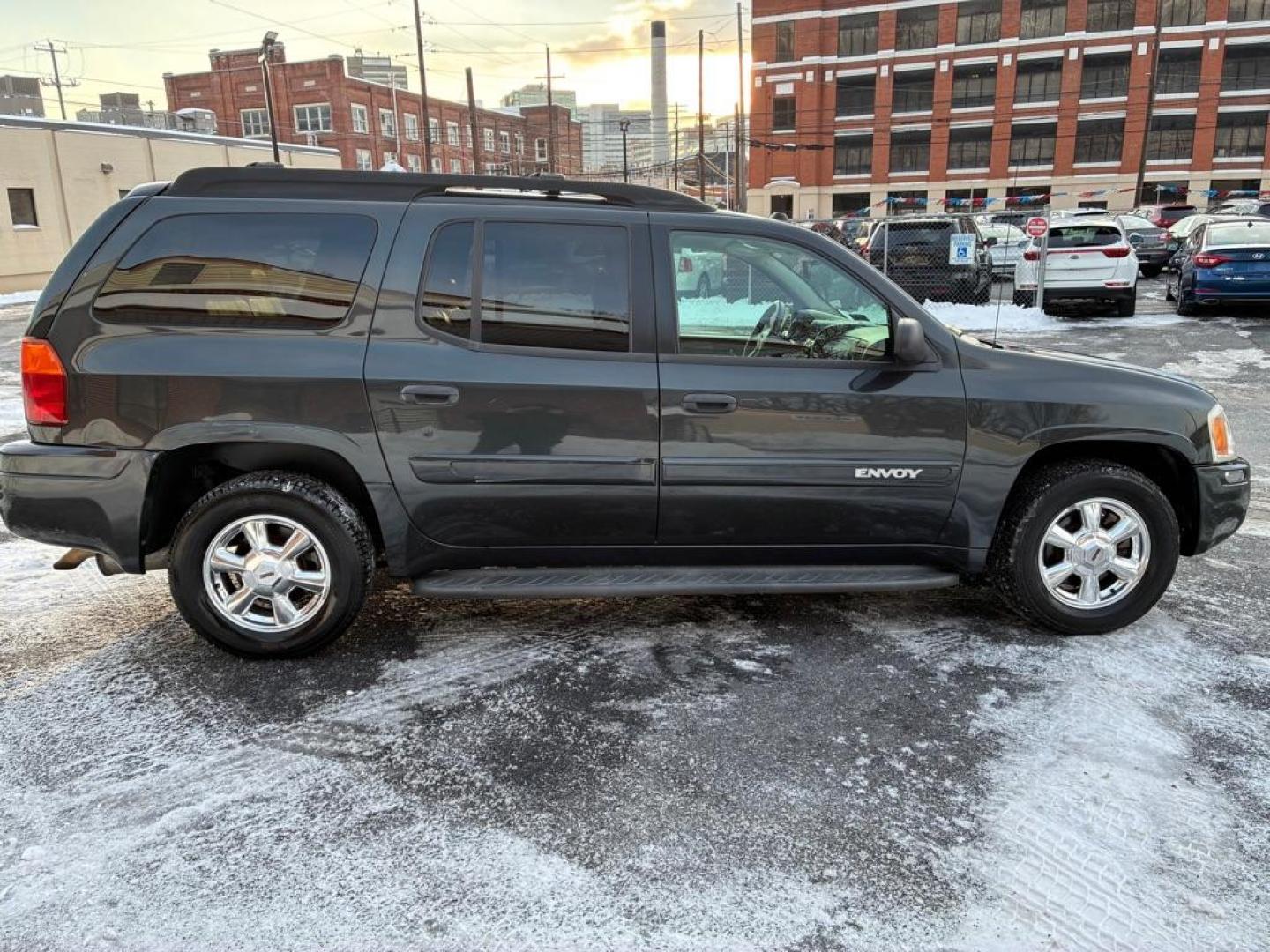 2005 BLACK GMC ENVOY XL SLE (1GKET16S056) with an 4.2L engine, Automatic transmission, located at 117 North Cameron Street, Harrisburg, PA, 17101, (717) 963-8962, 40.266762, -76.875259 - WE FINANCE!!! Good Credit/ Challenged Credit/ No Credit - ALL Trade-Ins Welcomed!!! APPLY ONLINE or CALL us TODAY ;) Please call us to discuss your cash and/or financing options. - Photo#5