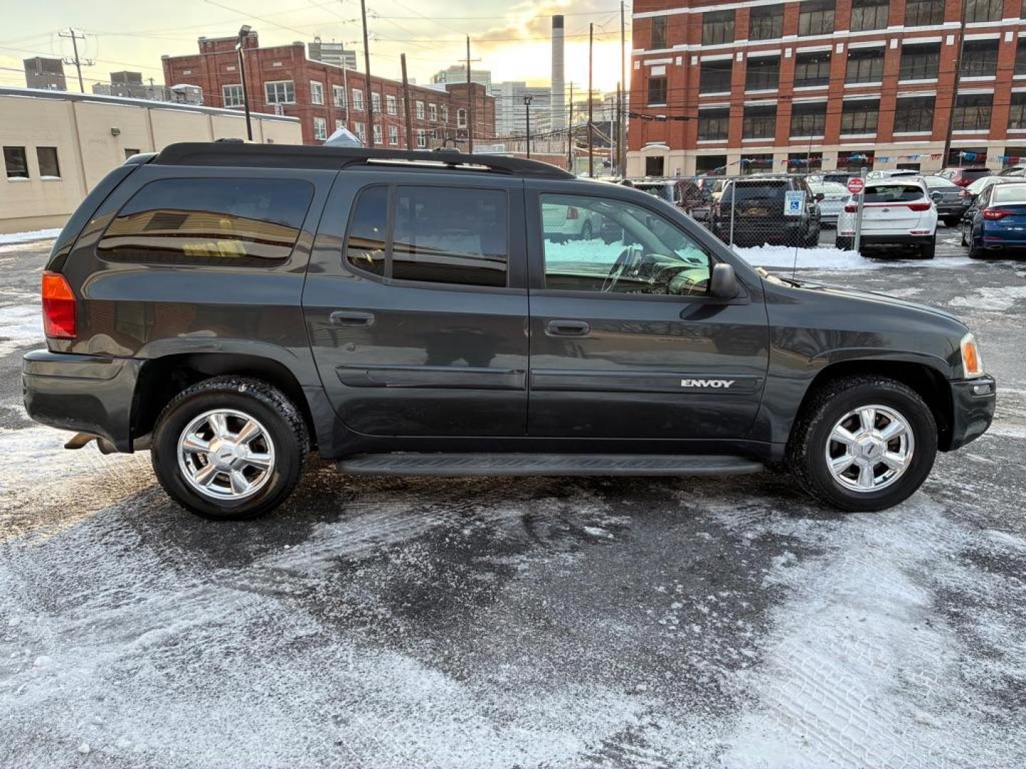 2005 BLACK GMC ENVOY XL SLE (1GKET16S056) with an 4.2L engine, Automatic transmission, located at 117 North Cameron Street, Harrisburg, PA, 17101, (717) 963-8962, 40.266762, -76.875259 - WE FINANCE!!! Good Credit/ Challenged Credit/ No Credit - ALL Trade-Ins Welcomed!!! APPLY ONLINE or CALL us TODAY ;) Please call us to discuss your cash and/or financing options. - Photo#6