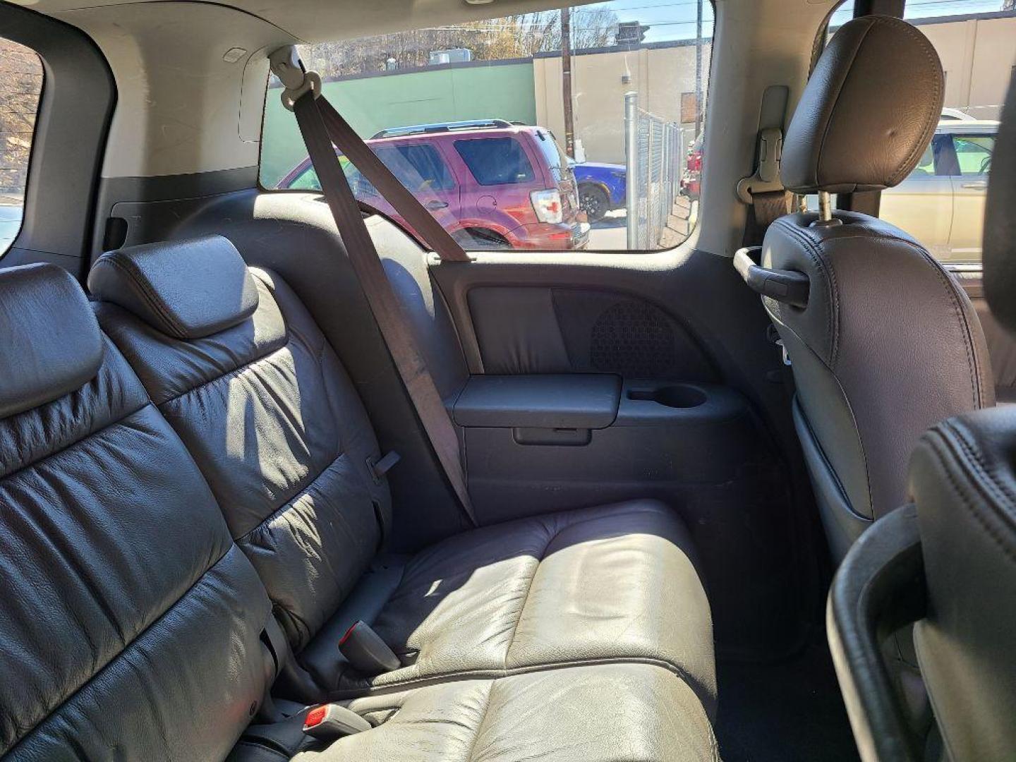 2005 SILVER HONDA ODYSSEY EXL (5FNRL386X5B) with an 3.5L engine, Automatic transmission, located at 117 North Cameron Street, Harrisburg, PA, 17101, (717) 963-8962, 40.266762, -76.875259 - WE FINANCE!!! Good Credit/ Bad Credit/ No Credit - ALL Trade-Ins Welcomed!!! ***Guaranteed Credit Approval*** APPLY ONLINE or CALL us TODAY ;) Internet Prices and Marketplace Prices are SPECIAL discounted ***CASH DEALS*** Retail Prices are higher. Please call us to discuss your cash and finan - Photo#9