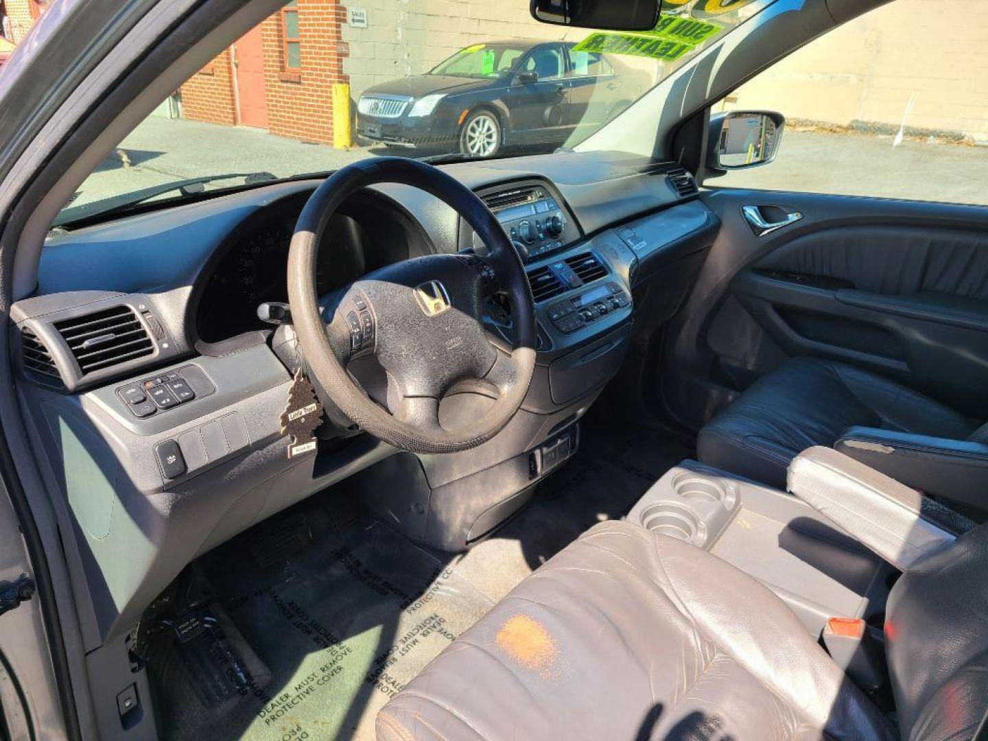 2005 SILVER HONDA ODYSSEY EXL (5FNRL386X5B) with an 3.5L engine, Automatic transmission, located at 117 North Cameron Street, Harrisburg, PA, 17101, (717) 963-8962, 40.266762, -76.875259 - WE FINANCE!!! Good Credit/ Bad Credit/ No Credit - ALL Trade-Ins Welcomed!!! ***Guaranteed Credit Approval*** APPLY ONLINE or CALL us TODAY ;) Internet Prices and Marketplace Prices are SPECIAL discounted ***CASH DEALS*** Retail Prices are higher. Please call us to discuss your cash and finan - Photo#13