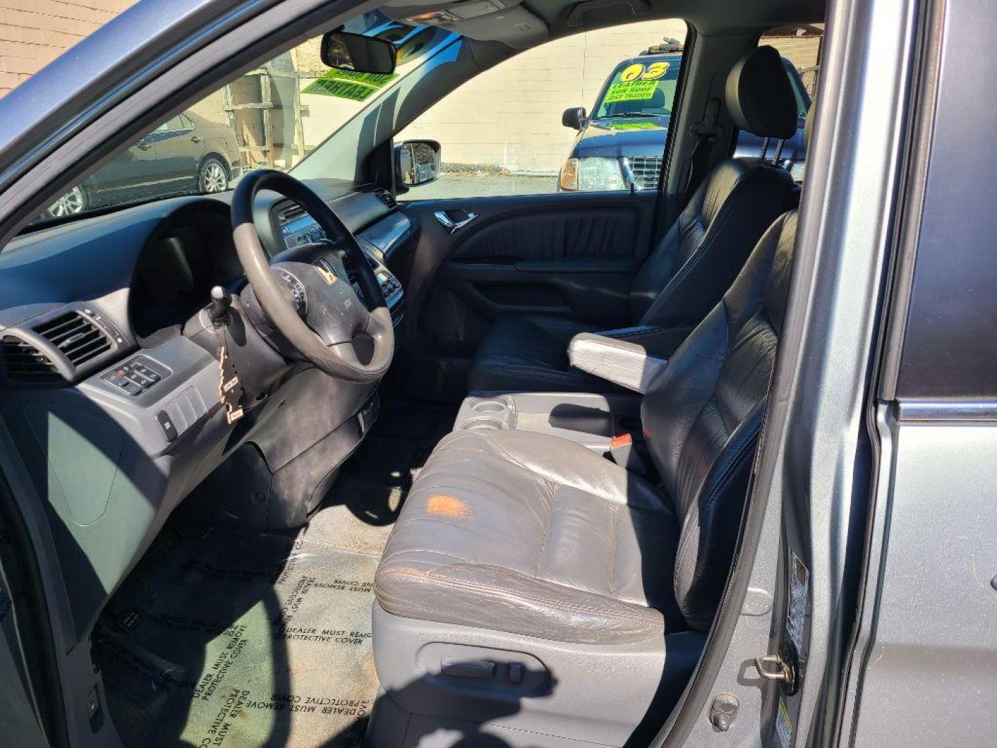 2005 SILVER HONDA ODYSSEY EXL (5FNRL386X5B) with an 3.5L engine, Automatic transmission, located at 117 North Cameron Street, Harrisburg, PA, 17101, (717) 963-8962, 40.266762, -76.875259 - WE FINANCE!!! Good Credit/ Bad Credit/ No Credit - ALL Trade-Ins Welcomed!!! ***Guaranteed Credit Approval*** APPLY ONLINE or CALL us TODAY ;) Internet Prices and Marketplace Prices are SPECIAL discounted ***CASH DEALS*** Retail Prices are higher. Please call us to discuss your cash and finan - Photo#15