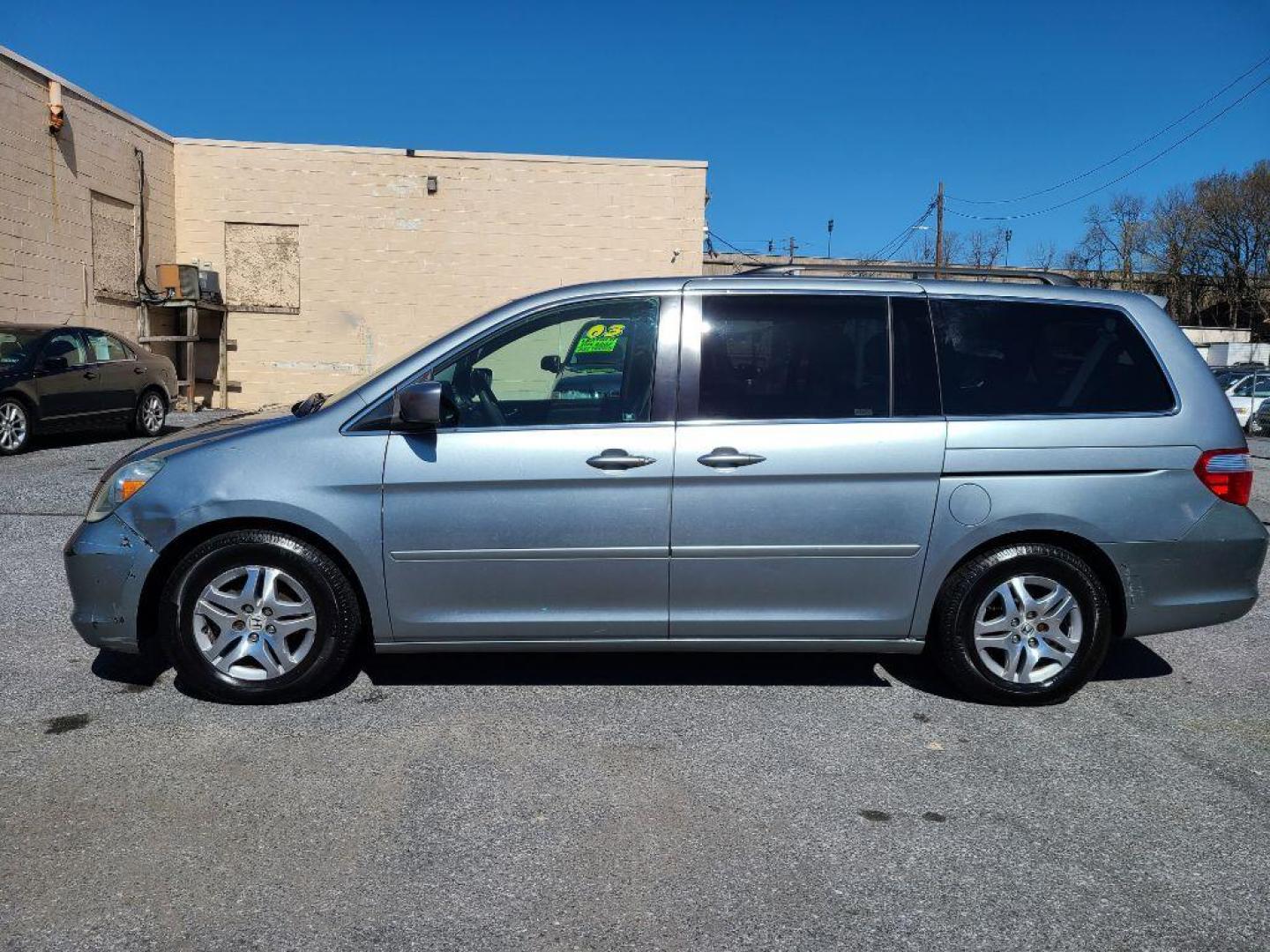 2005 SILVER HONDA ODYSSEY EXL (5FNRL386X5B) with an 3.5L engine, Automatic transmission, located at 117 North Cameron Street, Harrisburg, PA, 17101, (717) 963-8962, 40.266762, -76.875259 - WE FINANCE!!! Good Credit/ Bad Credit/ No Credit - ALL Trade-Ins Welcomed!!! ***Guaranteed Credit Approval*** APPLY ONLINE or CALL us TODAY ;) Internet Prices and Marketplace Prices are SPECIAL discounted ***CASH DEALS*** Retail Prices are higher. Please call us to discuss your cash and finan - Photo#1