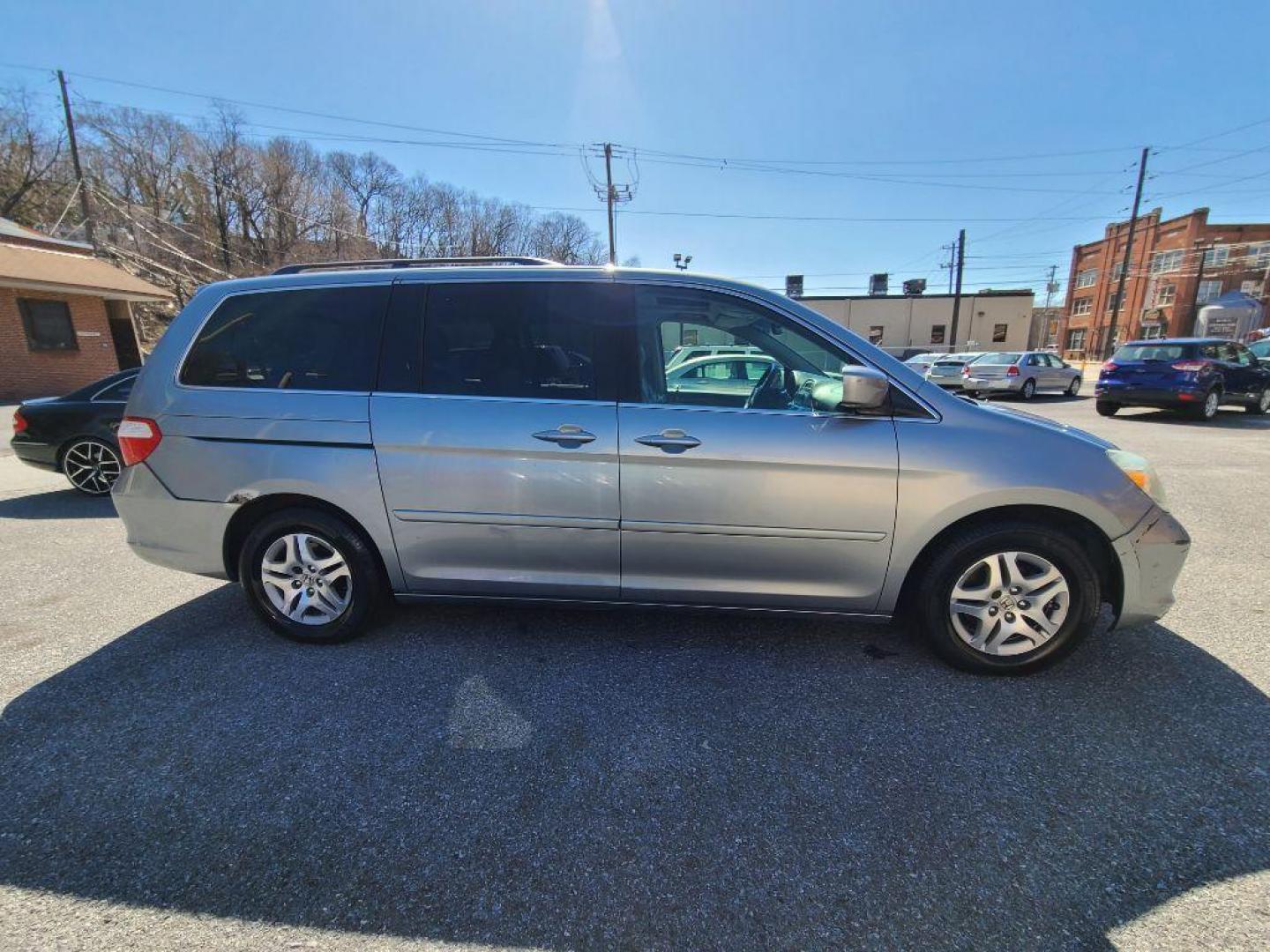 2005 SILVER HONDA ODYSSEY EXL (5FNRL386X5B) with an 3.5L engine, Automatic transmission, located at 117 North Cameron Street, Harrisburg, PA, 17101, (717) 963-8962, 40.266762, -76.875259 - WE FINANCE!!! Good Credit/ Bad Credit/ No Credit - ALL Trade-Ins Welcomed!!! ***Guaranteed Credit Approval*** APPLY ONLINE or CALL us TODAY ;) Internet Prices and Marketplace Prices are SPECIAL discounted ***CASH DEALS*** Retail Prices are higher. Please call us to discuss your cash and finan - Photo#2