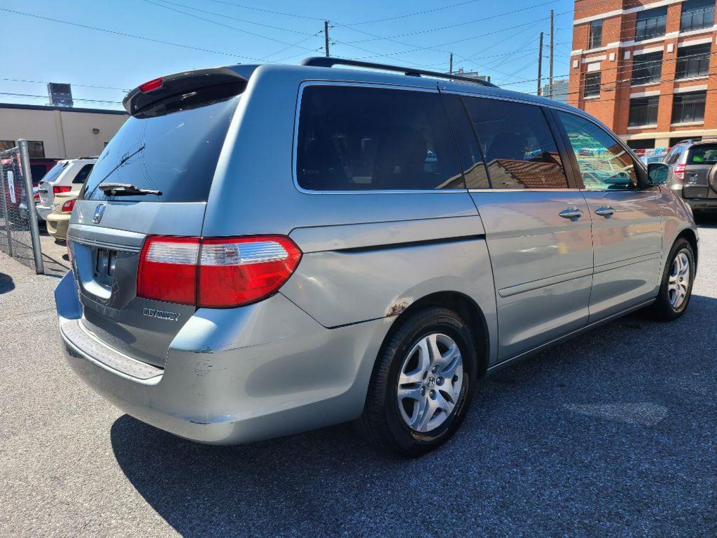 2005 SILVER HONDA ODYSSEY EXL (5FNRL386X5B) with an 3.5L engine, Automatic transmission, located at 117 North Cameron Street, Harrisburg, PA, 17101, (717) 963-8962, 40.266762, -76.875259 - WE FINANCE!!! Good Credit/ Bad Credit/ No Credit - ALL Trade-Ins Welcomed!!! ***Guaranteed Credit Approval*** APPLY ONLINE or CALL us TODAY ;) Internet Prices and Marketplace Prices are SPECIAL discounted ***CASH DEALS*** Retail Prices are higher. Please call us to discuss your cash and finan - Photo#5