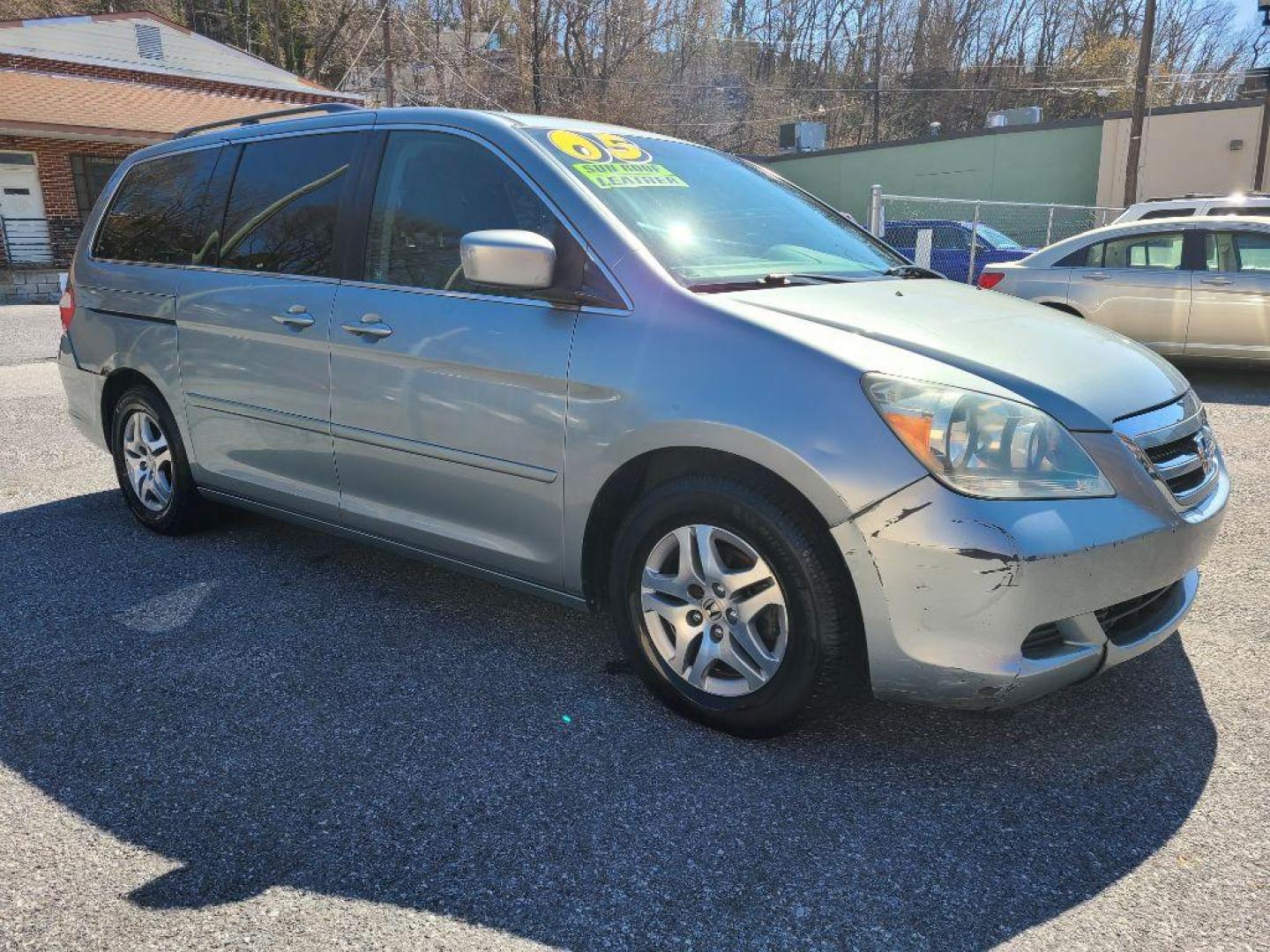 2005 SILVER HONDA ODYSSEY EXL (5FNRL386X5B) with an 3.5L engine, Automatic transmission, located at 117 North Cameron Street, Harrisburg, PA, 17101, (717) 963-8962, 40.266762, -76.875259 - WE FINANCE!!! Good Credit/ Bad Credit/ No Credit - ALL Trade-Ins Welcomed!!! ***Guaranteed Credit Approval*** APPLY ONLINE or CALL us TODAY ;) Internet Prices and Marketplace Prices are SPECIAL discounted ***CASH DEALS*** Retail Prices are higher. Please call us to discuss your cash and finan - Photo#6