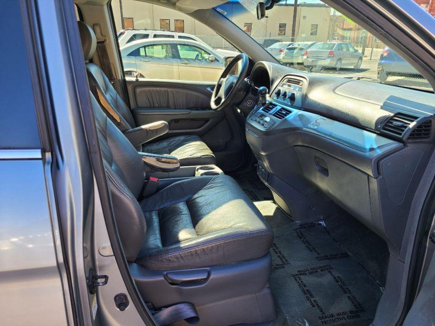 2005 SILVER HONDA ODYSSEY EXL (5FNRL386X5B) with an 3.5L engine, Automatic transmission, located at 117 North Cameron Street, Harrisburg, PA, 17101, (717) 963-8962, 40.266762, -76.875259 - WE FINANCE!!! Good Credit/ Bad Credit/ No Credit - ALL Trade-Ins Welcomed!!! ***Guaranteed Credit Approval*** APPLY ONLINE or CALL us TODAY ;) Internet Prices and Marketplace Prices are SPECIAL discounted ***CASH DEALS*** Retail Prices are higher. Please call us to discuss your cash and finan - Photo#8