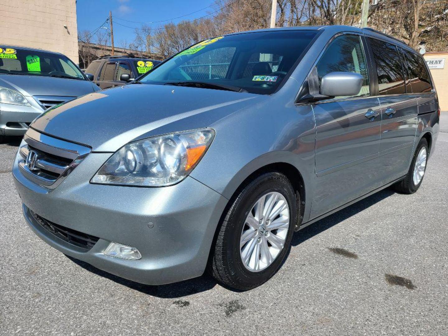 2005 SILVER HONDA ODYSSEY TOURING (5FNRL38865B) with an 3.5L engine, Automatic transmission, located at 117 North Cameron Street, Harrisburg, PA, 17101, (717) 963-8962, 40.266762, -76.875259 - WE FINANCE!!! Good Credit/ Bad Credit/ No Credit - ALL Trade-Ins Welcomed!!! ***Guaranteed Credit Approval*** APPLY ONLINE or CALL us TODAY ;) Internet Prices and Marketplace Prices are SPECIAL discounted ***CASH DEALS*** Retail Prices are higher. Please call us to discuss your cash and finan - Photo#0