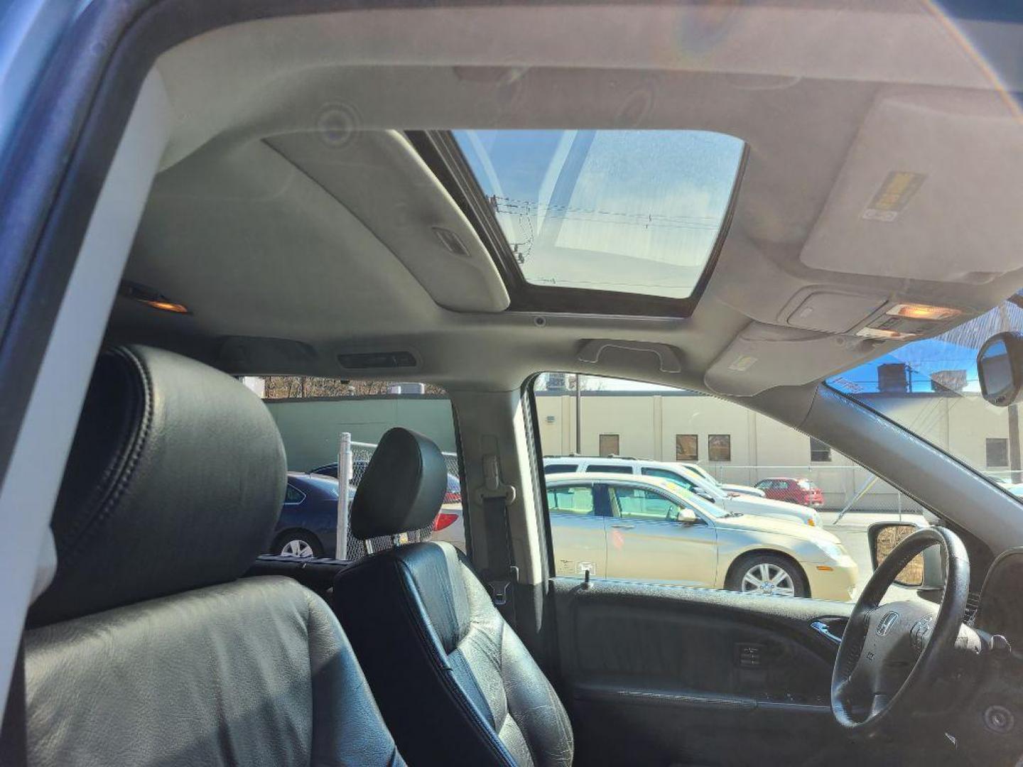 2005 SILVER HONDA ODYSSEY TOURING (5FNRL38865B) with an 3.5L engine, Automatic transmission, located at 117 North Cameron Street, Harrisburg, PA, 17101, (717) 963-8962, 40.266762, -76.875259 - WE FINANCE!!! Good Credit/ Bad Credit/ No Credit - ALL Trade-Ins Welcomed!!! ***Guaranteed Credit Approval*** APPLY ONLINE or CALL us TODAY ;) Internet Prices and Marketplace Prices are SPECIAL discounted ***CASH DEALS*** Retail Prices are higher. Please call us to discuss your cash and finan - Photo#9
