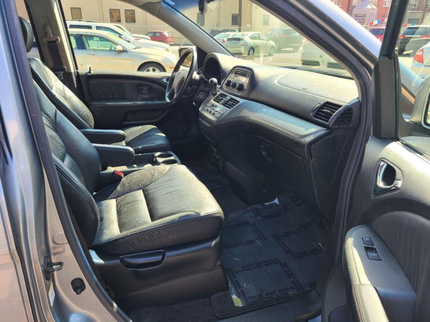 2005 SILVER HONDA ODYSSEY TOURING (5FNRL38865B) with an 3.5L engine, Automatic transmission, located at 117 North Cameron Street, Harrisburg, PA, 17101, (717) 963-8962, 40.266762, -76.875259 - WE FINANCE!!! Good Credit/ Bad Credit/ No Credit - ALL Trade-Ins Welcomed!!! ***Guaranteed Credit Approval*** APPLY ONLINE or CALL us TODAY ;) Internet Prices and Marketplace Prices are SPECIAL discounted ***CASH DEALS*** Retail Prices are higher. Please call us to discuss your cash and finan - Photo#10