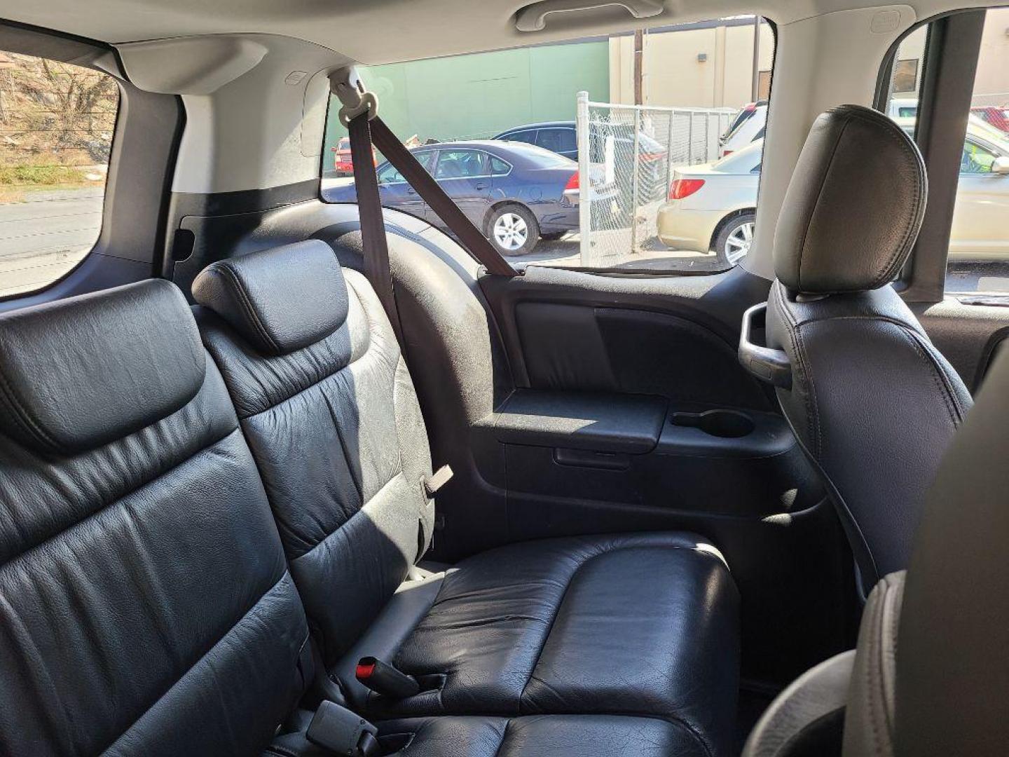 2005 SILVER HONDA ODYSSEY TOURING (5FNRL38865B) with an 3.5L engine, Automatic transmission, located at 117 North Cameron Street, Harrisburg, PA, 17101, (717) 963-8962, 40.266762, -76.875259 - WE FINANCE!!! Good Credit/ Bad Credit/ No Credit - ALL Trade-Ins Welcomed!!! ***Guaranteed Credit Approval*** APPLY ONLINE or CALL us TODAY ;) Internet Prices and Marketplace Prices are SPECIAL discounted ***CASH DEALS*** Retail Prices are higher. Please call us to discuss your cash and finan - Photo#12
