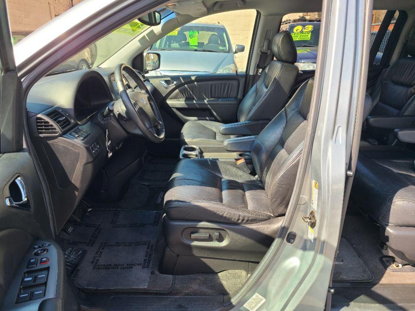 2005 SILVER HONDA ODYSSEY TOURING (5FNRL38865B) with an 3.5L engine, Automatic transmission, located at 117 North Cameron Street, Harrisburg, PA, 17101, (717) 963-8962, 40.266762, -76.875259 - WE FINANCE!!! Good Credit/ Bad Credit/ No Credit - ALL Trade-Ins Welcomed!!! ***Guaranteed Credit Approval*** APPLY ONLINE or CALL us TODAY ;) Internet Prices and Marketplace Prices are SPECIAL discounted ***CASH DEALS*** Retail Prices are higher. Please call us to discuss your cash and finan - Photo#17