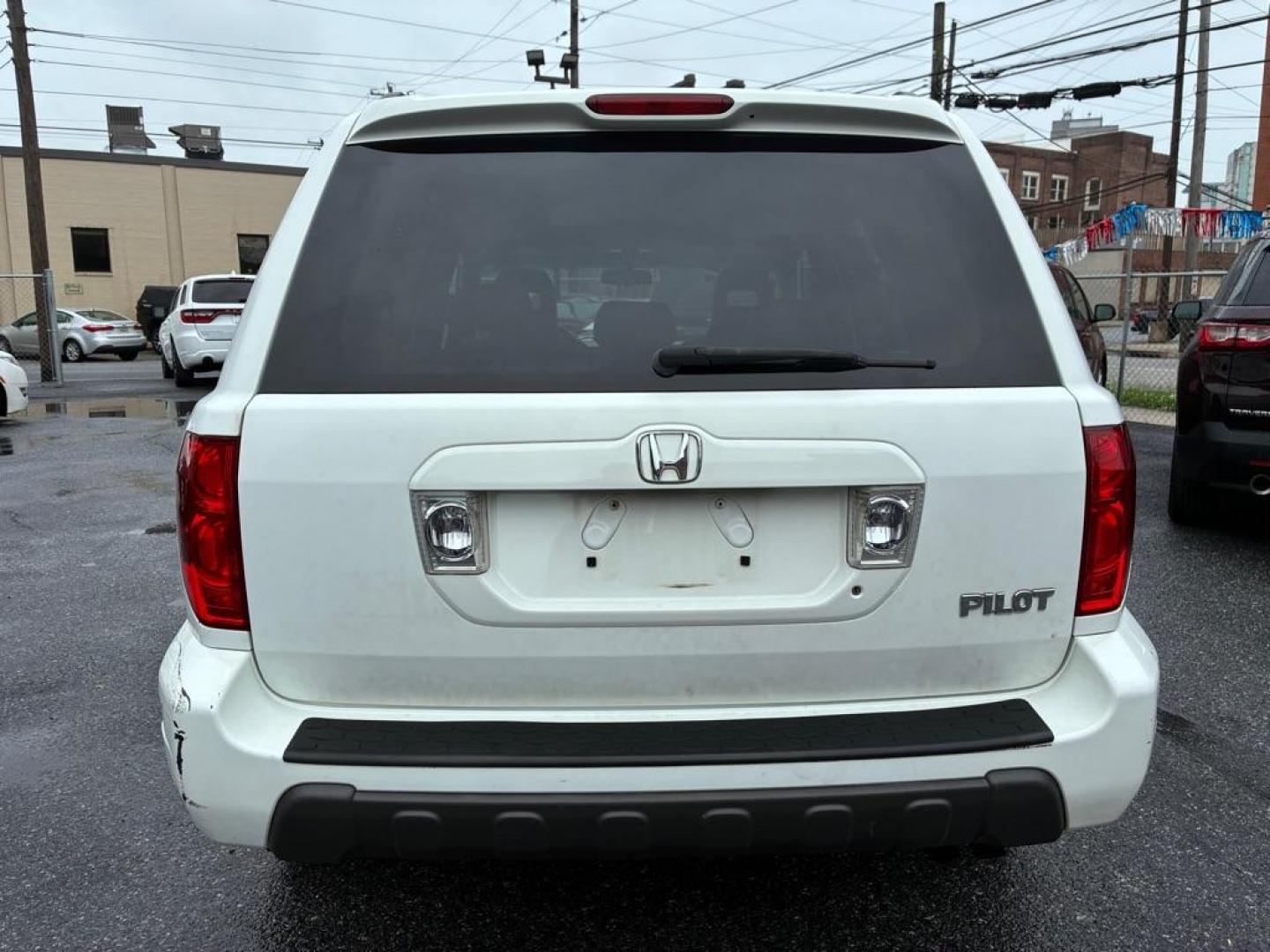 2005 WHITE HONDA PILOT EXL (5FNYF18515B) with an 3.5L engine, Automatic transmission, located at 117 North Cameron Street, Harrisburg, PA, 17101, (717) 963-8962, 40.266762, -76.875259 - WE FINANCE!!! MOST vehicles are available for financing. Good Credit/ Challenged Credit/ No Credit - ALL Trade-Ins Welcomed!!! APPLY ONLINE or CALL us TODAY Please call us to discuss your cash and/or financing options. Thanks for checking our inventory! We're here to help.- Photo#3