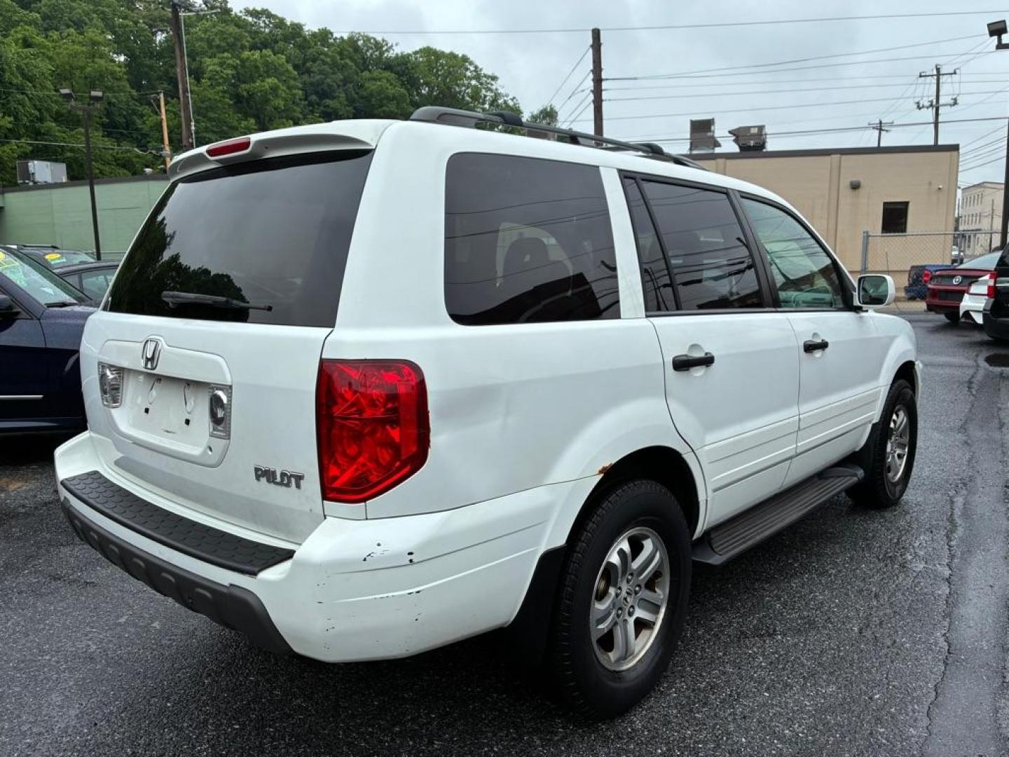 2005 WHITE HONDA PILOT EXL (5FNYF18515B) with an 3.5L engine, Automatic transmission, located at 117 North Cameron Street, Harrisburg, PA, 17101, (717) 963-8962, 40.266762, -76.875259 - WE FINANCE!!! MOST vehicles are available for financing. Good Credit/ Challenged Credit/ No Credit - ALL Trade-Ins Welcomed!!! APPLY ONLINE or CALL us TODAY Please call us to discuss your cash and/or financing options. Thanks for checking our inventory! We're here to help.- Photo#4