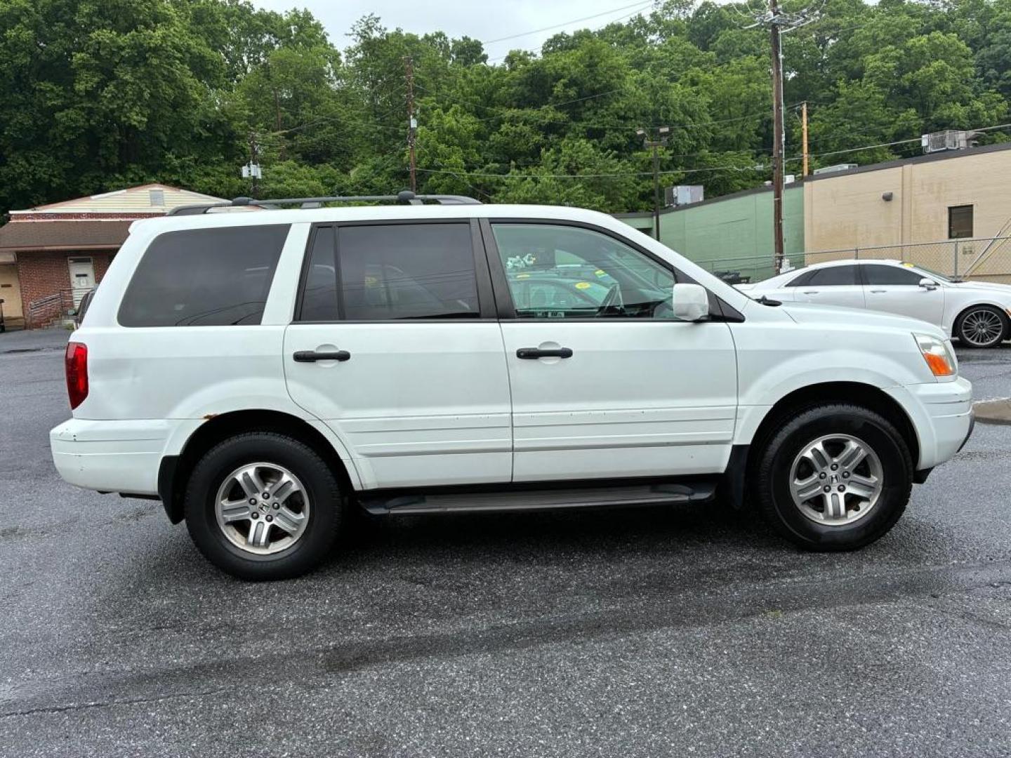 2005 WHITE HONDA PILOT EXL (5FNYF18515B) with an 3.5L engine, Automatic transmission, located at 117 North Cameron Street, Harrisburg, PA, 17101, (717) 963-8962, 40.266762, -76.875259 - WE FINANCE!!! MOST vehicles are available for financing. Good Credit/ Challenged Credit/ No Credit - ALL Trade-Ins Welcomed!!! APPLY ONLINE or CALL us TODAY Please call us to discuss your cash and/or financing options. Thanks for checking our inventory! We're here to help.- Photo#5