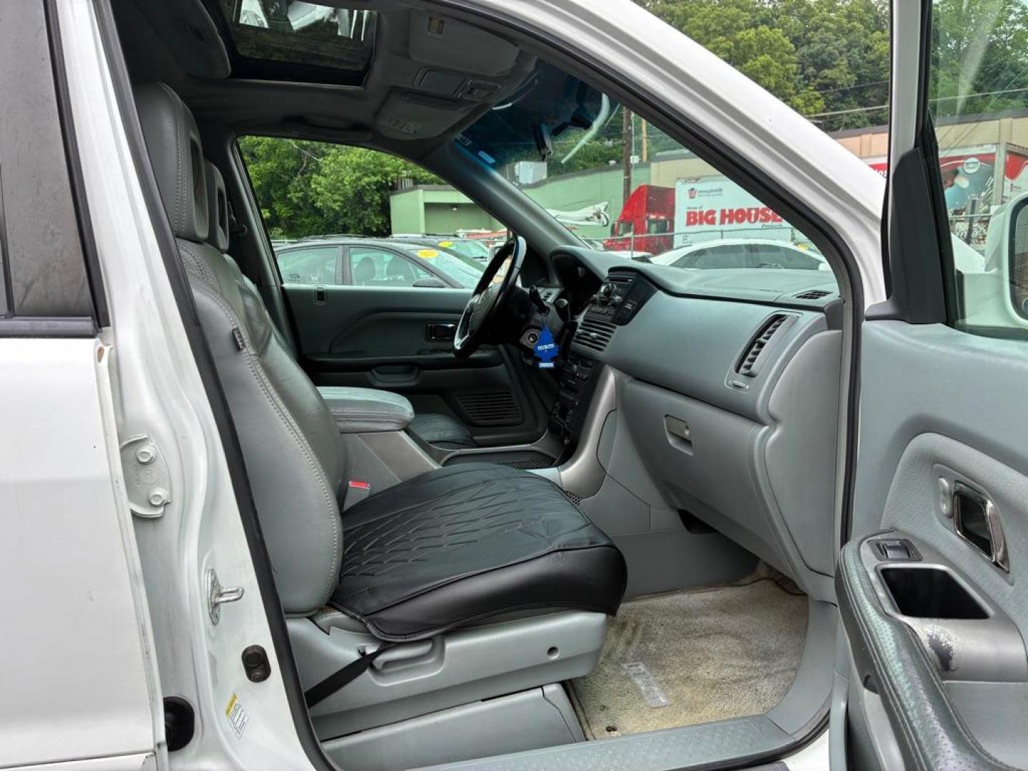 2005 WHITE HONDA PILOT EXL (5FNYF18515B) with an 3.5L engine, Automatic transmission, located at 117 North Cameron Street, Harrisburg, PA, 17101, (717) 963-8962, 40.266762, -76.875259 - WE FINANCE!!! MOST vehicles are available for financing. Good Credit/ Challenged Credit/ No Credit - ALL Trade-Ins Welcomed!!! APPLY ONLINE or CALL us TODAY Please call us to discuss your cash and/or financing options. Thanks for checking our inventory! We're here to help.- Photo#8