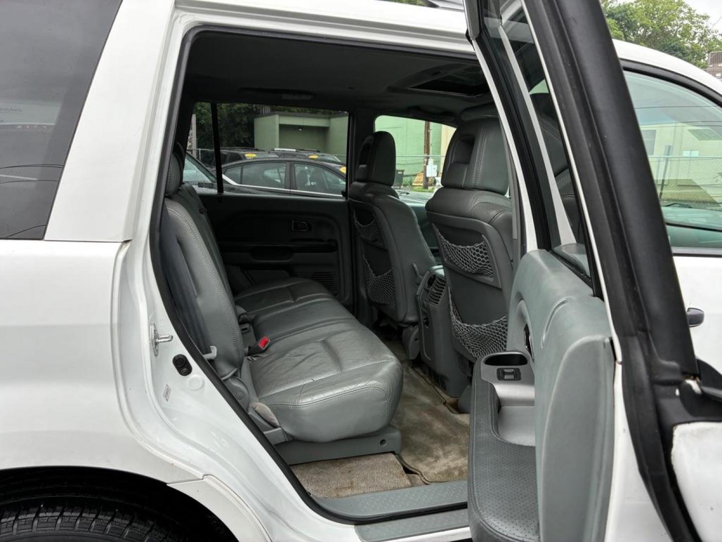 2005 WHITE HONDA PILOT EXL (5FNYF18515B) with an 3.5L engine, Automatic transmission, located at 117 North Cameron Street, Harrisburg, PA, 17101, (717) 963-8962, 40.266762, -76.875259 - WE FINANCE!!! MOST vehicles are available for financing. Good Credit/ Challenged Credit/ No Credit - ALL Trade-Ins Welcomed!!! APPLY ONLINE or CALL us TODAY Please call us to discuss your cash and/or financing options. Thanks for checking our inventory! We're here to help.- Photo#9