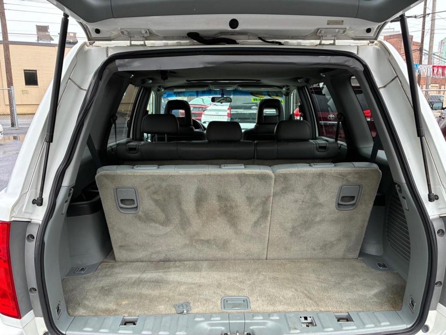 2005 WHITE HONDA PILOT EXL (5FNYF18515B) with an 3.5L engine, Automatic transmission, located at 117 North Cameron Street, Harrisburg, PA, 17101, (717) 963-8962, 40.266762, -76.875259 - WE FINANCE!!! MOST vehicles are available for financing. Good Credit/ Challenged Credit/ No Credit - ALL Trade-Ins Welcomed!!! APPLY ONLINE or CALL us TODAY Please call us to discuss your cash and/or financing options. Thanks for checking our inventory! We're here to help.- Photo#10