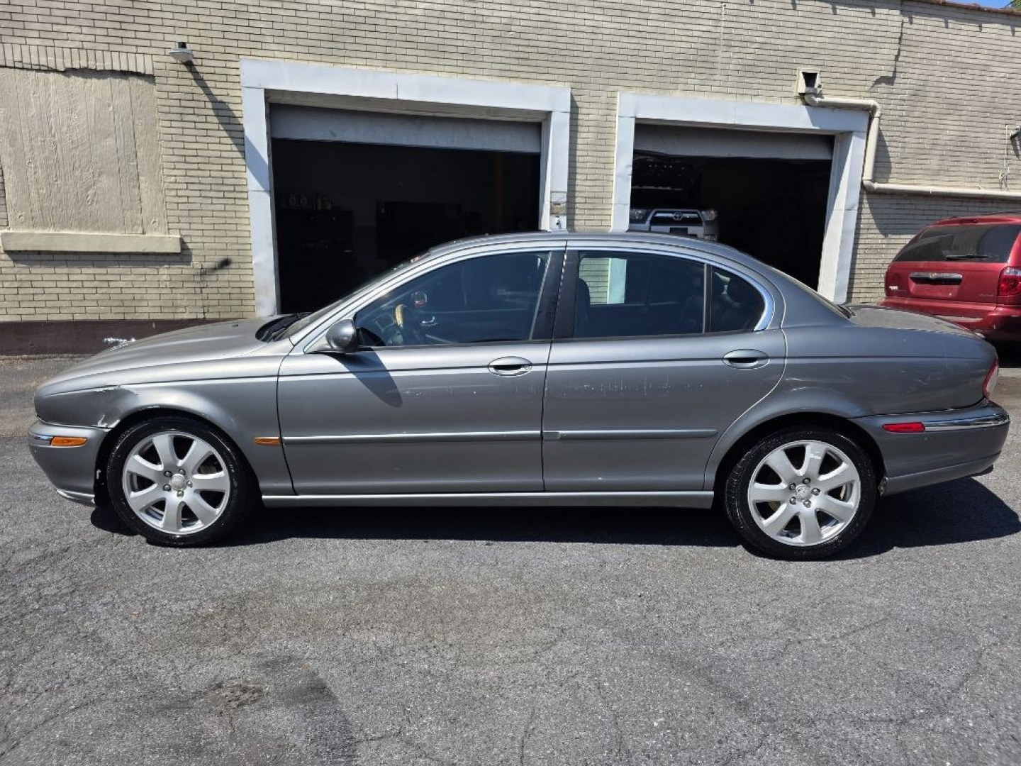 2005 GREY JAGUAR X-TYPE 3.0 (SAJWA51C65W) with an 3.0L engine, Automatic transmission, located at 7981 Paxton Street, Harrisburg, PA, 17111, (717) 561-2926, 40.261490, -76.749229 - $1600 CASH DEAL, RUNS AND DRIVES. TRADE IN SPECIAL. INSPECTED TIL 12/26 AS-IS- Photo#1