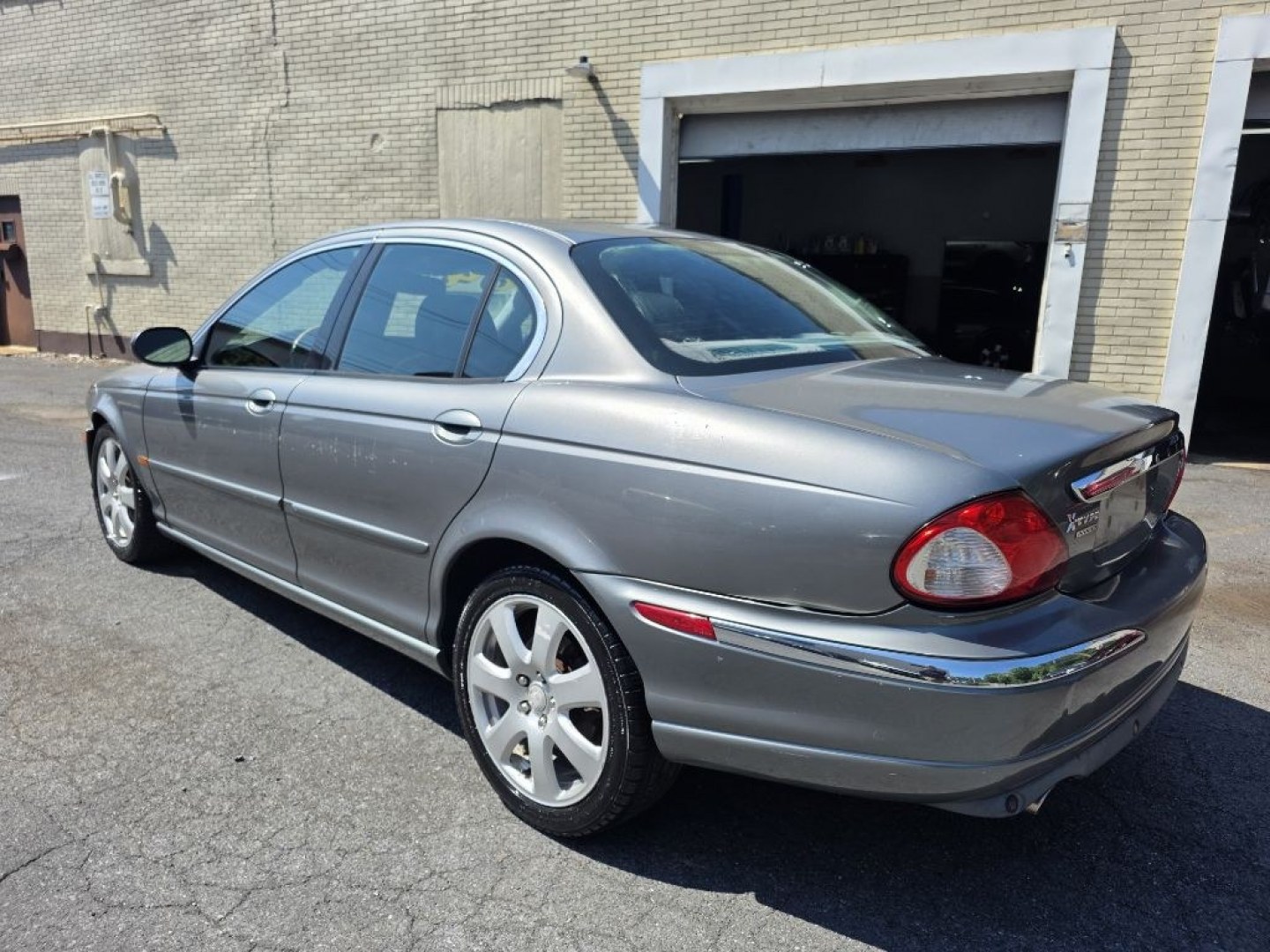 2005 GREY JAGUAR X-TYPE 3.0 (SAJWA51C65W) with an 3.0L engine, Automatic transmission, located at 7981 Paxton Street, Harrisburg, PA, 17111, (717) 561-2926, 40.261490, -76.749229 - $1600 CASH DEAL, RUNS AND DRIVES. TRADE IN SPECIAL. INSPECTED TIL 12/26 AS-IS- Photo#2