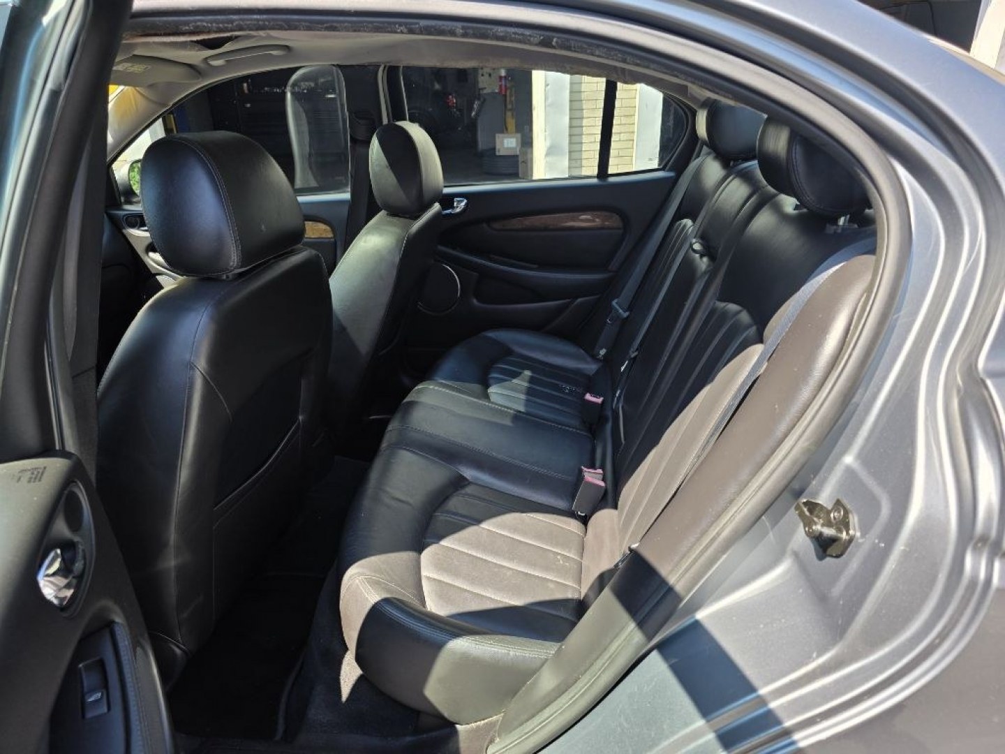 2005 GREY JAGUAR X-TYPE 3.0 (SAJWA51C65W) with an 3.0L engine, Automatic transmission, located at 7981 Paxton Street, Harrisburg, PA, 17111, (717) 561-2926, 40.261490, -76.749229 - $1600 CASH DEAL, RUNS AND DRIVES. TRADE IN SPECIAL. INSPECTED TIL 12/26 AS-IS- Photo#11