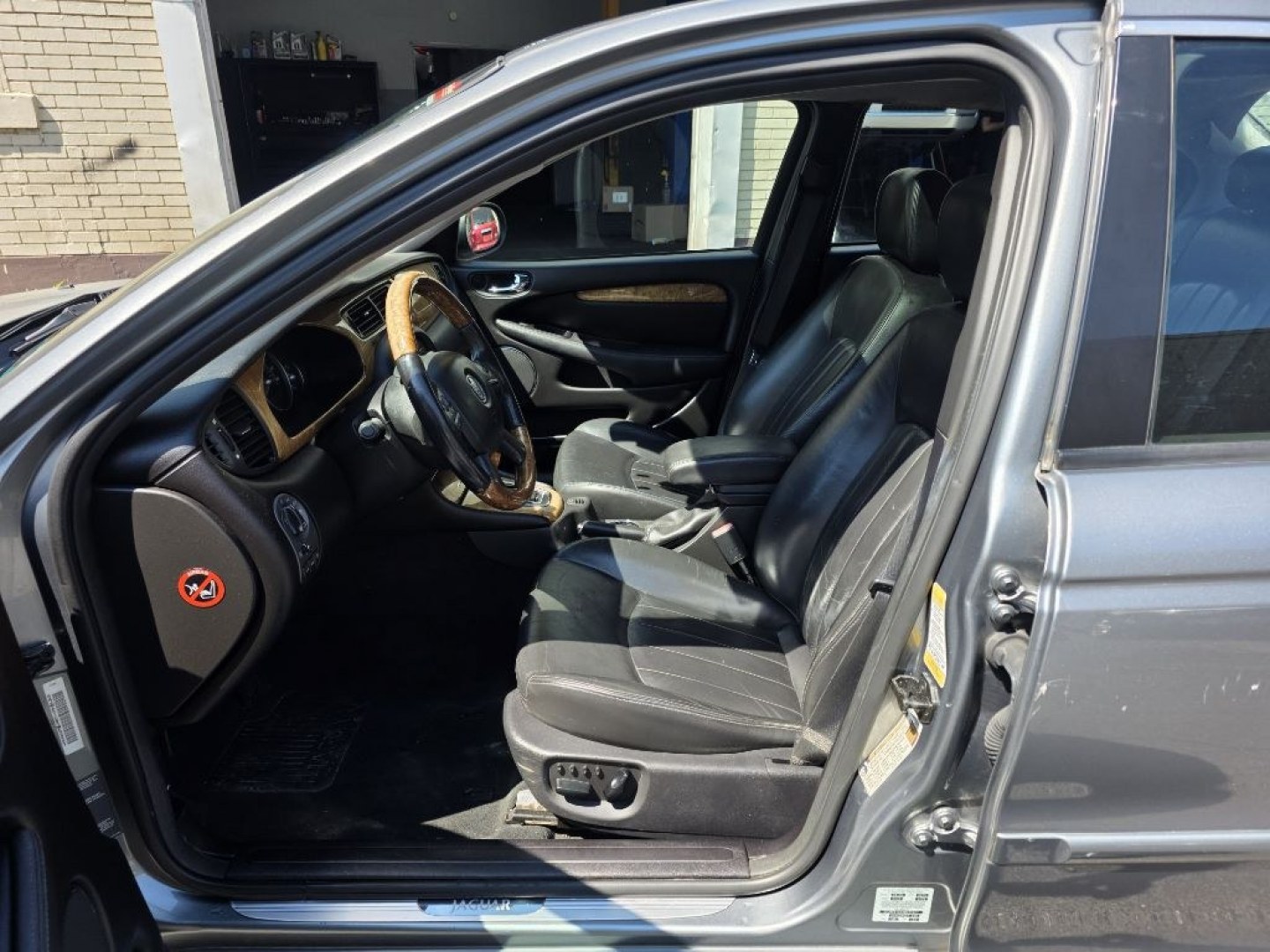 2005 GREY JAGUAR X-TYPE 3.0 (SAJWA51C65W) with an 3.0L engine, Automatic transmission, located at 7981 Paxton Street, Harrisburg, PA, 17111, (717) 561-2926, 40.261490, -76.749229 - $1600 CASH DEAL, RUNS AND DRIVES. TRADE IN SPECIAL. INSPECTED TIL 12/26 AS-IS- Photo#12