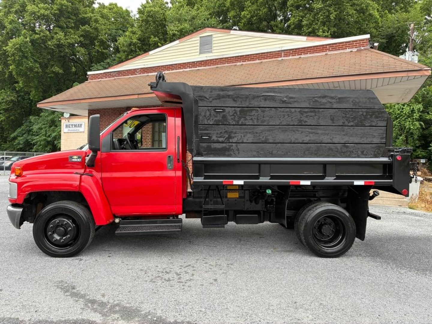 2006 RED CHEVROLET C4500 C4C042 (1GBE4C1296F) , Automatic transmission, located at 117 North Cameron Street, Harrisburg, PA, 17101, (717) 963-8962, 40.266762, -76.875259 - WE FINANCE!!! MOST vehicles are available for financing. Good Credit/ Challenged Credit/ No Credit - ALL Trade-Ins Welcomed!!! APPLY ONLINE or CALL us TODAY Please call us to discuss your cash and/or financing options. Thanks for checking our inventory! We're here to help.- Photo#1