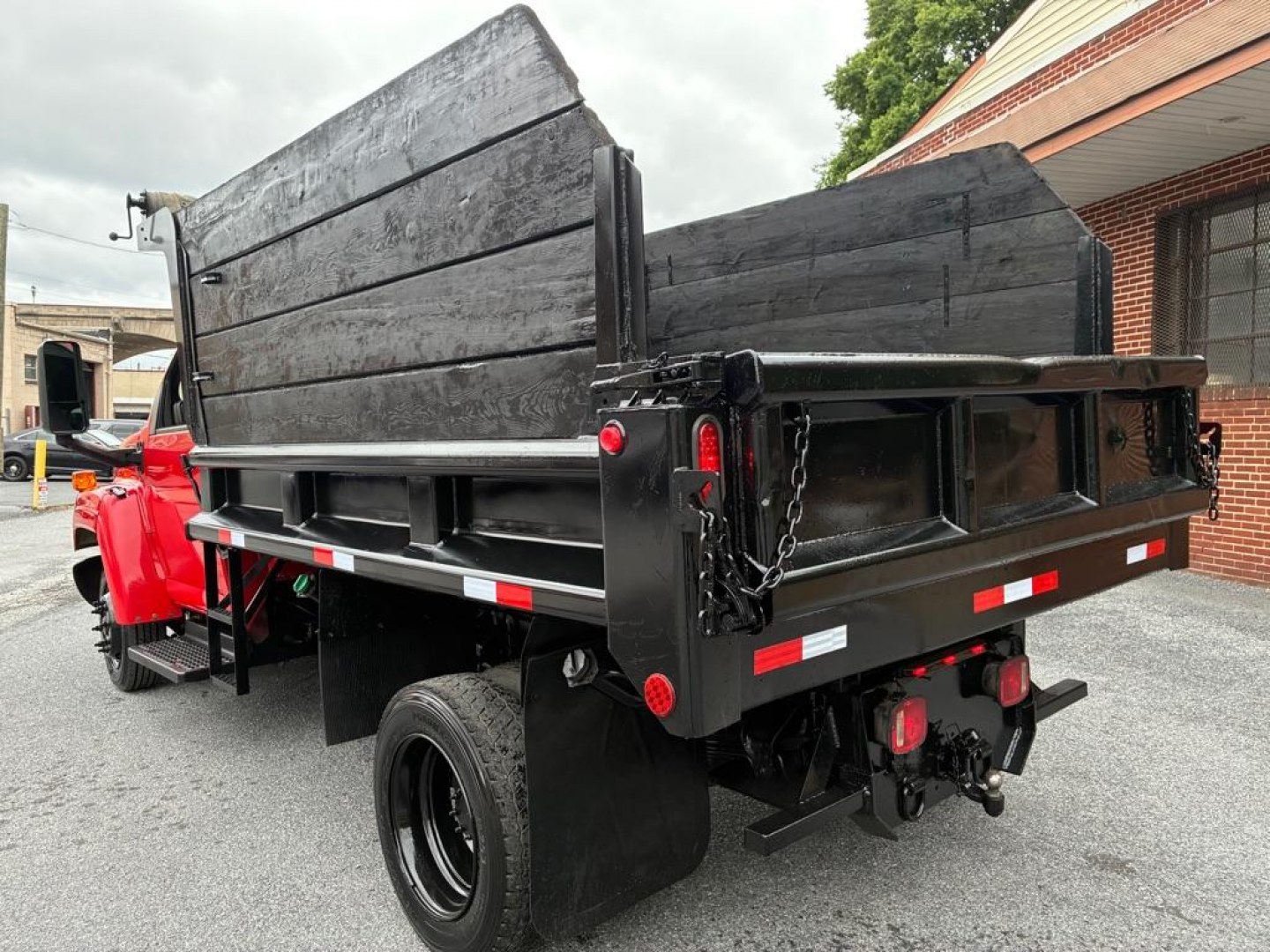 2006 RED CHEVROLET C4500 C4C042 (1GBE4C1296F) , Automatic transmission, located at 117 North Cameron Street, Harrisburg, PA, 17101, (717) 963-8962, 40.266762, -76.875259 - WE FINANCE!!! MOST vehicles are available for financing. Good Credit/ Challenged Credit/ No Credit - ALL Trade-Ins Welcomed!!! APPLY ONLINE or CALL us TODAY Please call us to discuss your cash and/or financing options. Thanks for checking our inventory! We're here to help.- Photo#2