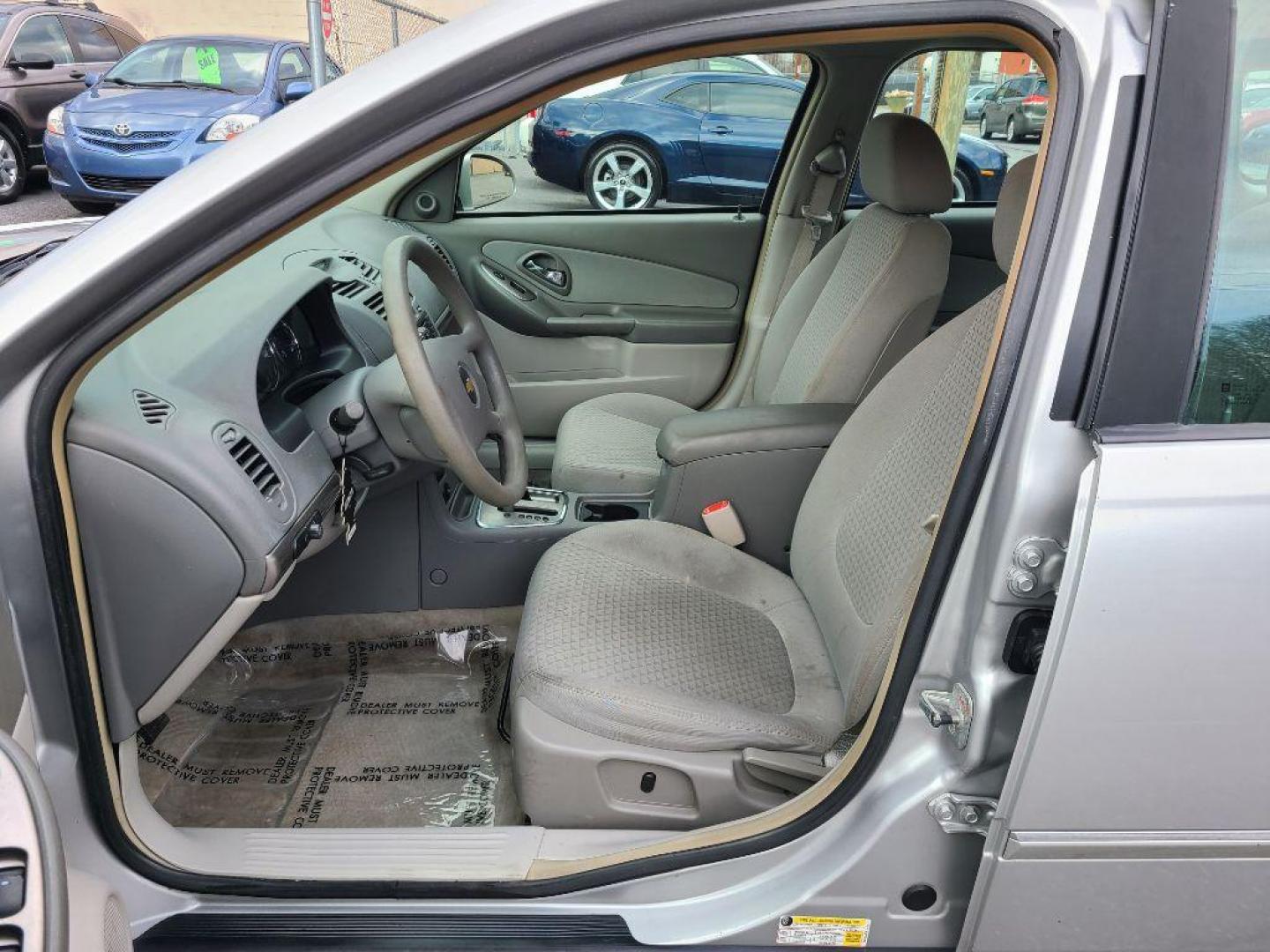 2006 SILVER CHEVROLET MALIBU MAXX LT (1G1ZT61836F) with an 3.5L engine, Automatic transmission, located at 117 North Cameron Street, Harrisburg, PA, 17101, (717) 963-8962, 40.266762, -76.875259 - WE FINANCE!!! Good Credit/ Bad Credit/ No Credit - ALL Trade-Ins Welcomed!!! ***Guaranteed Credit Approval*** APPLY ONLINE or CALL us TODAY ;) Internet Prices and Marketplace Prices are SPECIAL discounted ***CASH DEALS*** Retail Prices are higher. Please call us to discuss your cash and finan - Photo#13