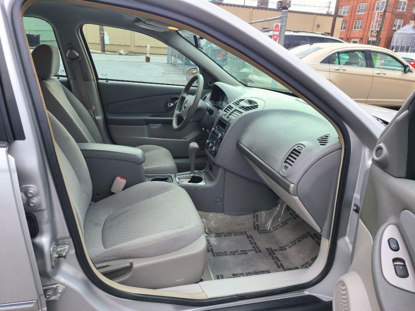 2006 SILVER CHEVROLET MALIBU MAXX LT (1G1ZT61836F) with an 3.5L engine, Automatic transmission, located at 117 North Cameron Street, Harrisburg, PA, 17101, (717) 963-8962, 40.266762, -76.875259 - WE FINANCE!!! Good Credit/ Bad Credit/ No Credit - ALL Trade-Ins Welcomed!!! ***Guaranteed Credit Approval*** APPLY ONLINE or CALL us TODAY ;) Internet Prices and Marketplace Prices are SPECIAL discounted ***CASH DEALS*** Retail Prices are higher. Please call us to discuss your cash and finan - Photo#14
